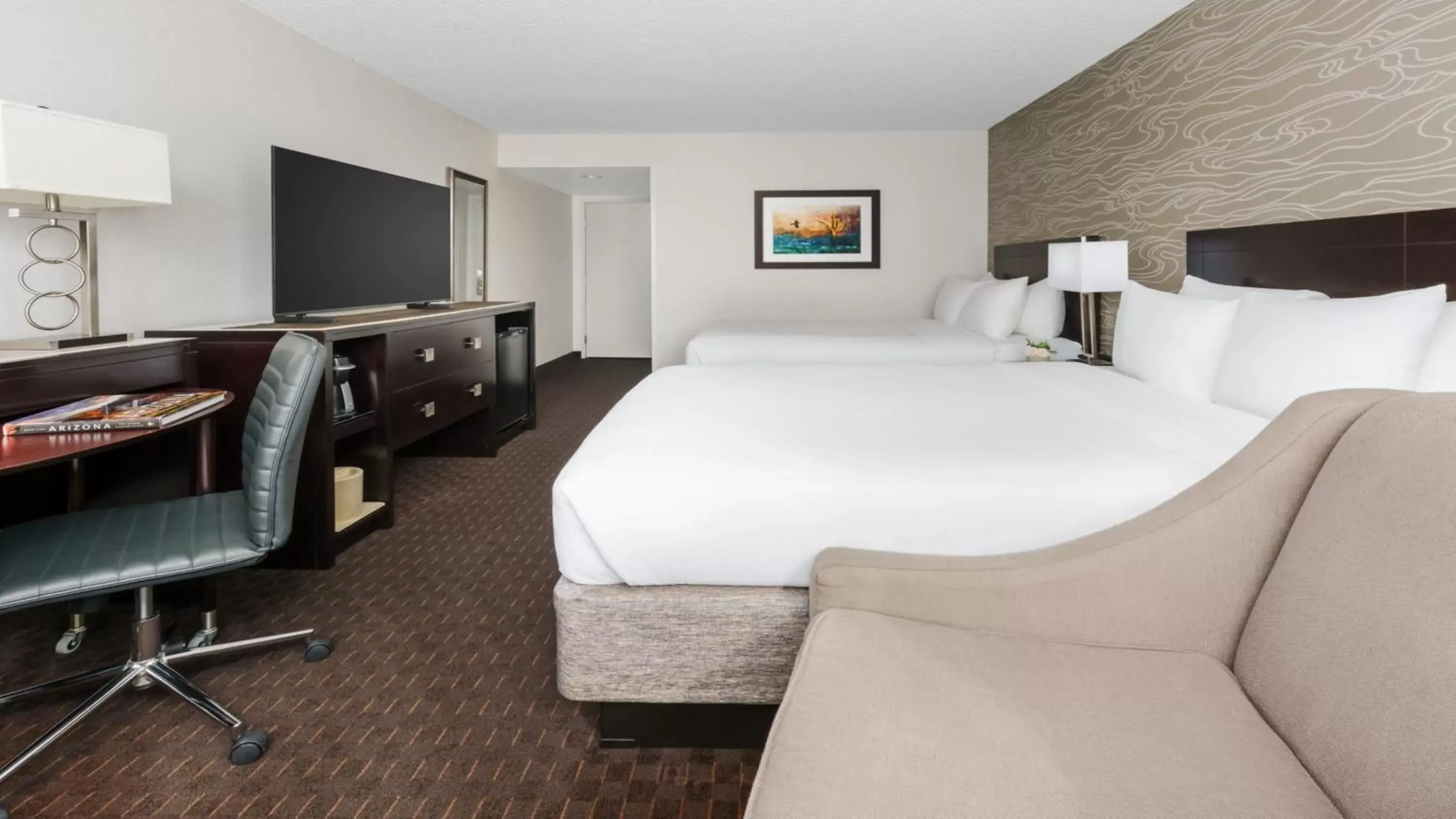 Photo of the whole room, Bed in Crowne Plaza Phoenix Airport - PHX, an IHG Hotel