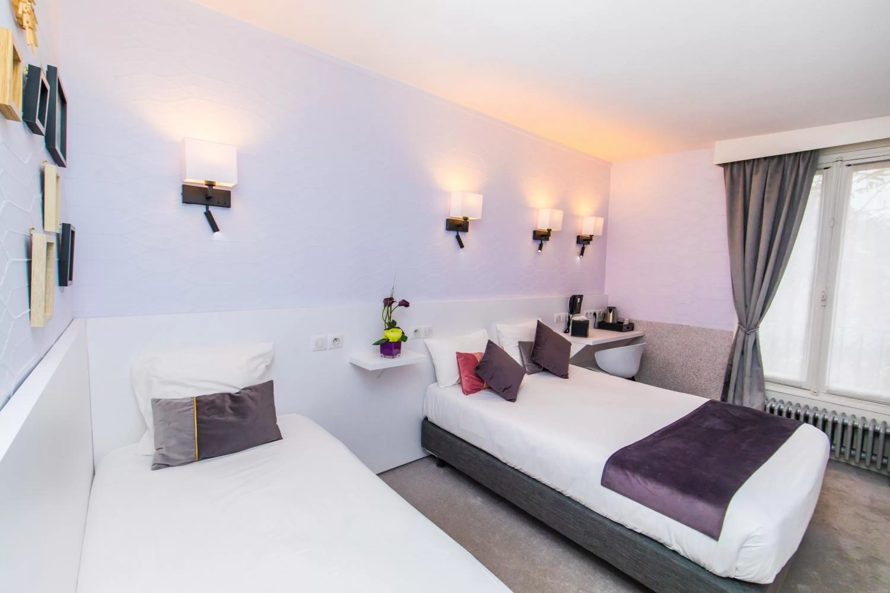 Bed in HOTEL DE PARIS MONTPARNASSE