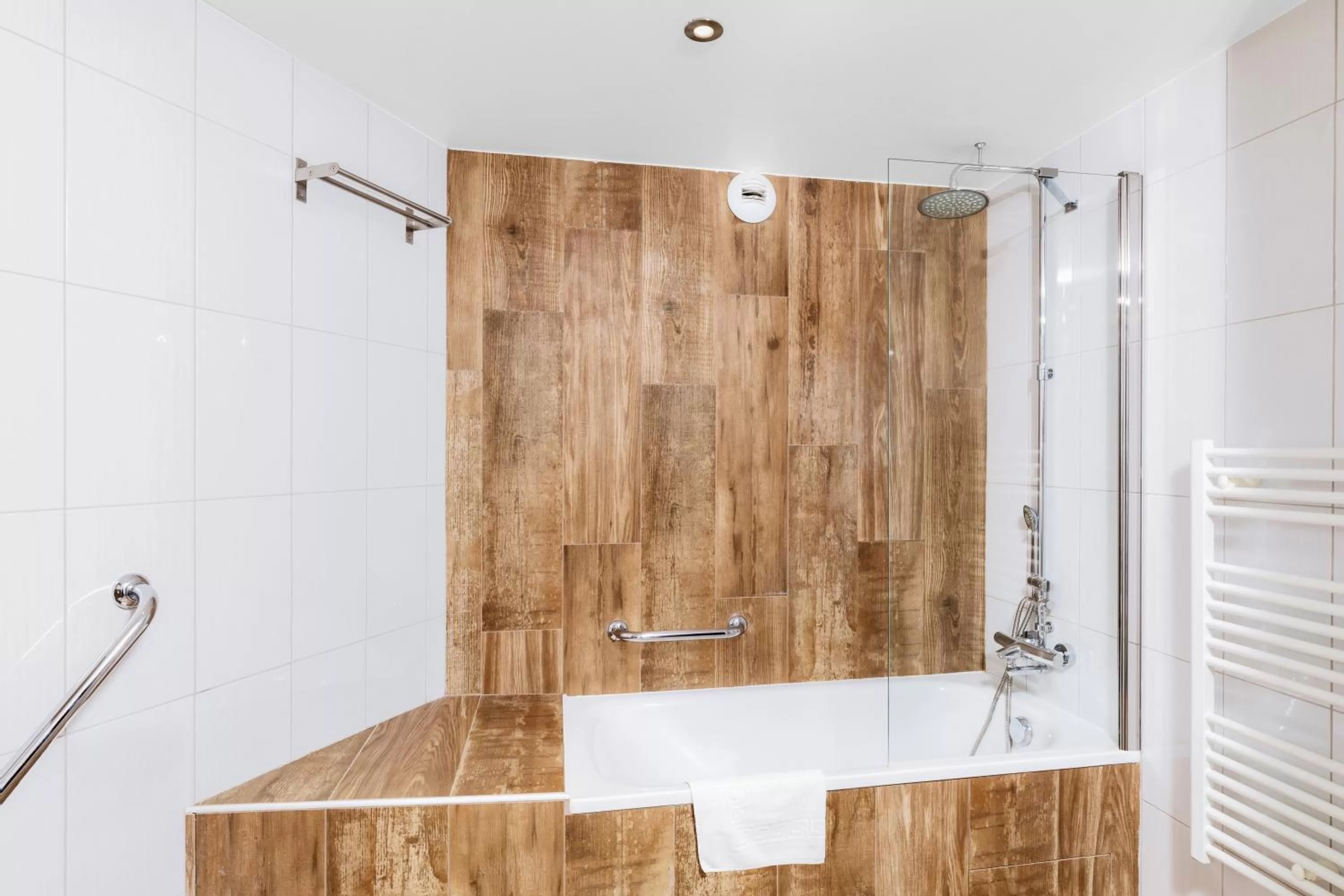 Bathroom in SOWELL HOTELS Le Parc & Spa