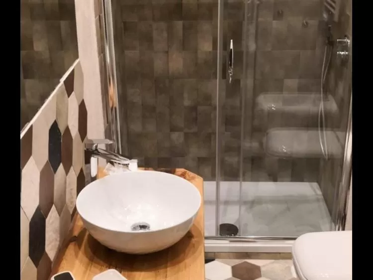 Bathroom in Vicoli di Napoli B&B