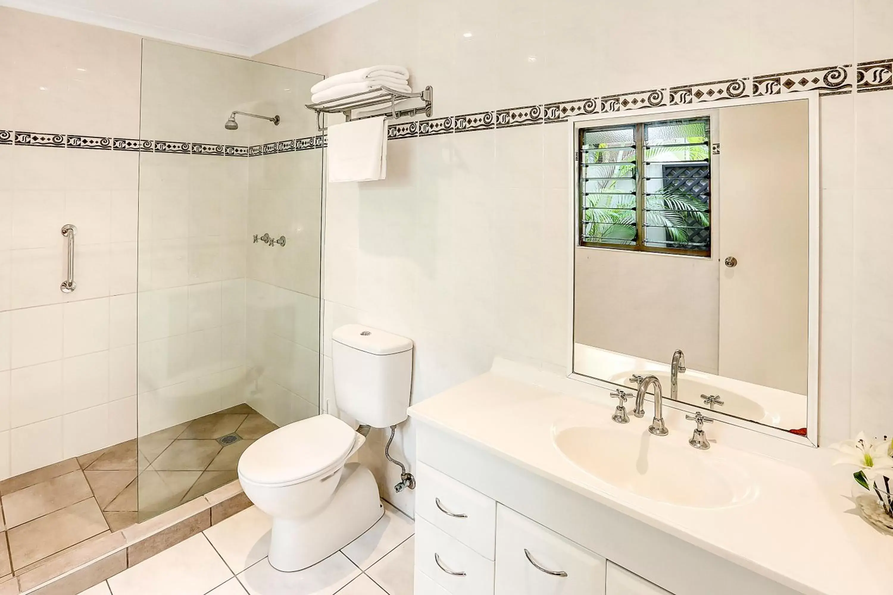 Shower, Bathroom in Cascade Gardens