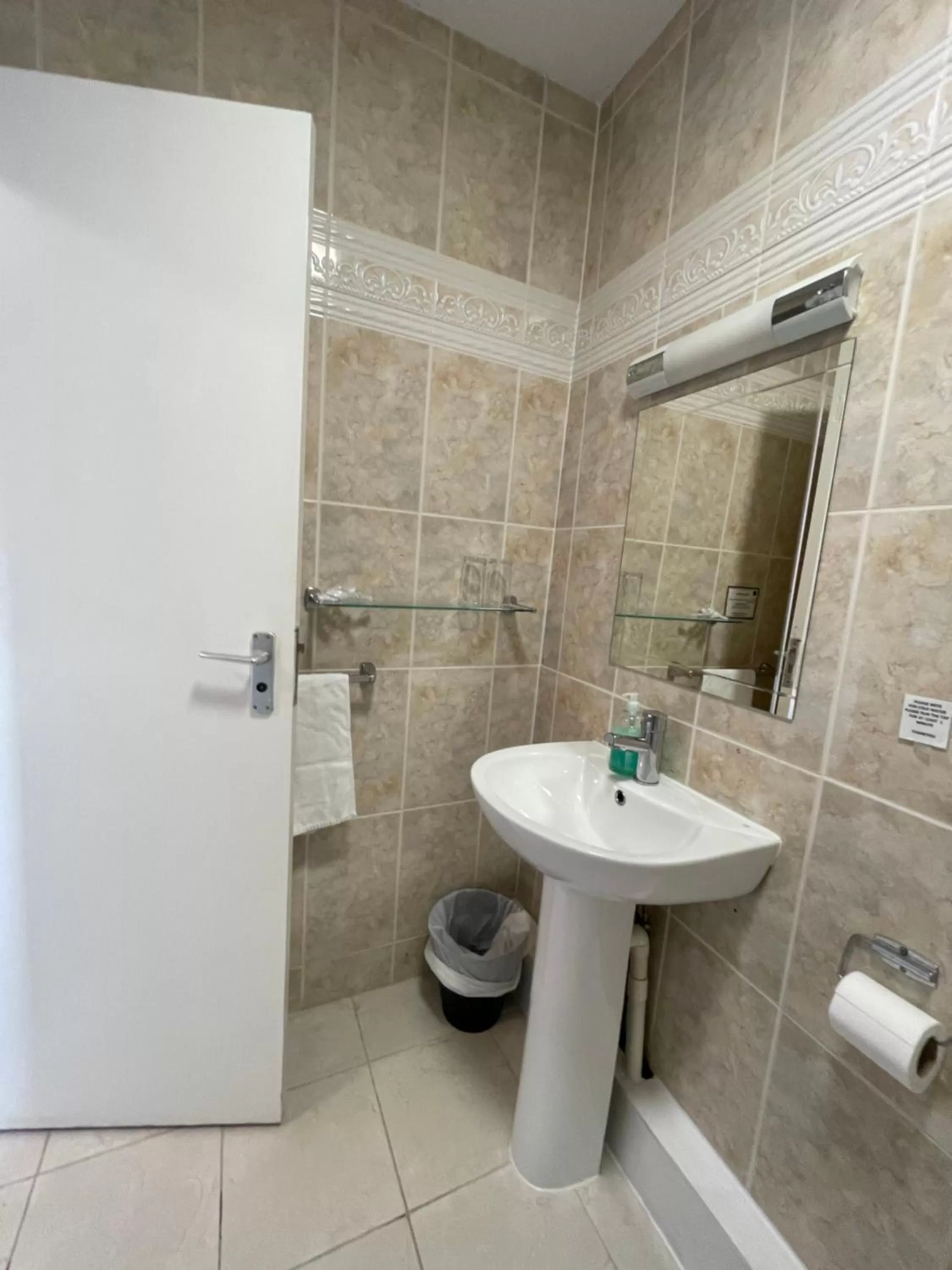 Bathroom in The Clarendon Hotel