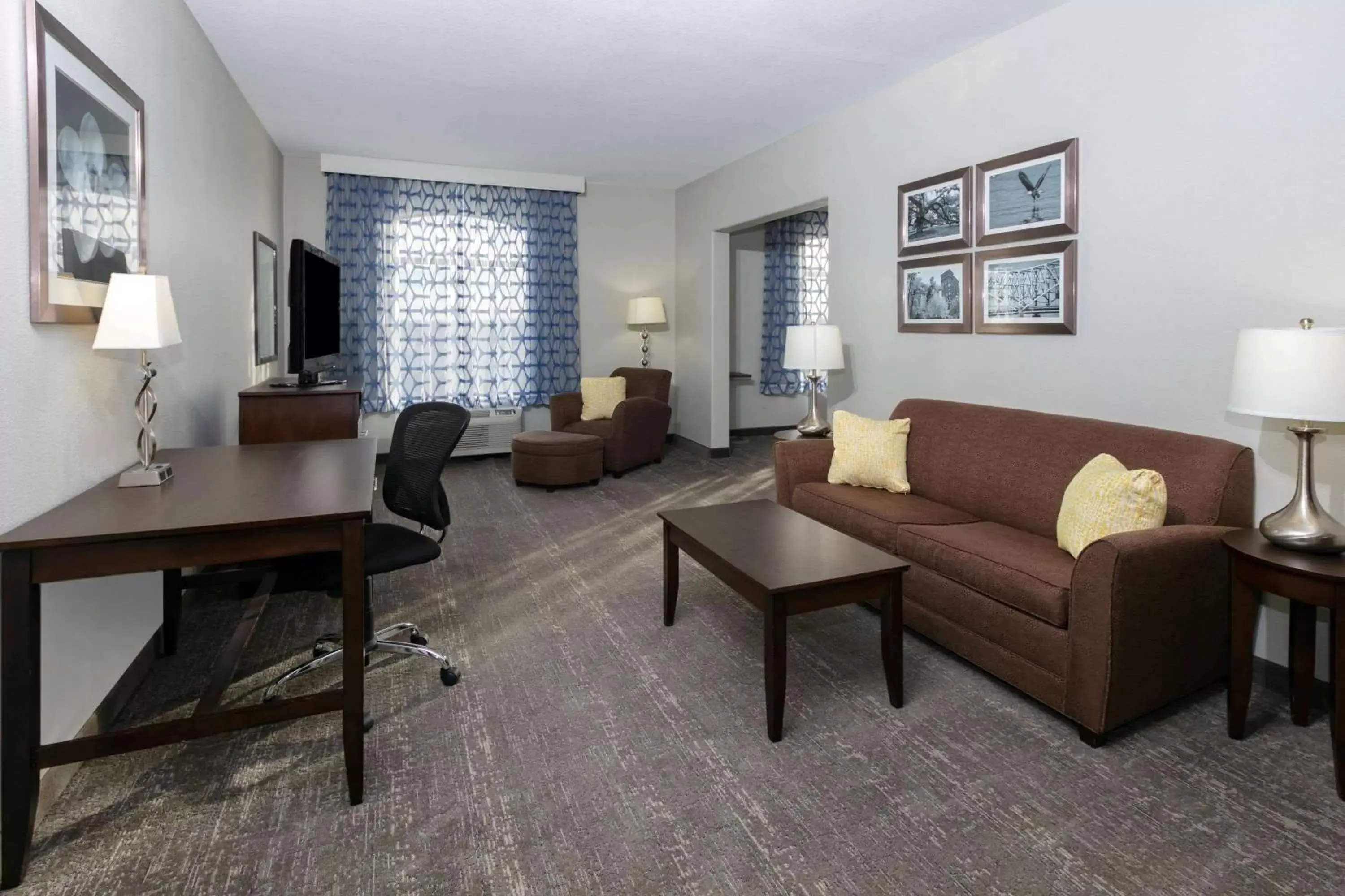 Photo of the whole room, Seating Area in La Quinta by Wyndham Horn Lake / Southaven Area