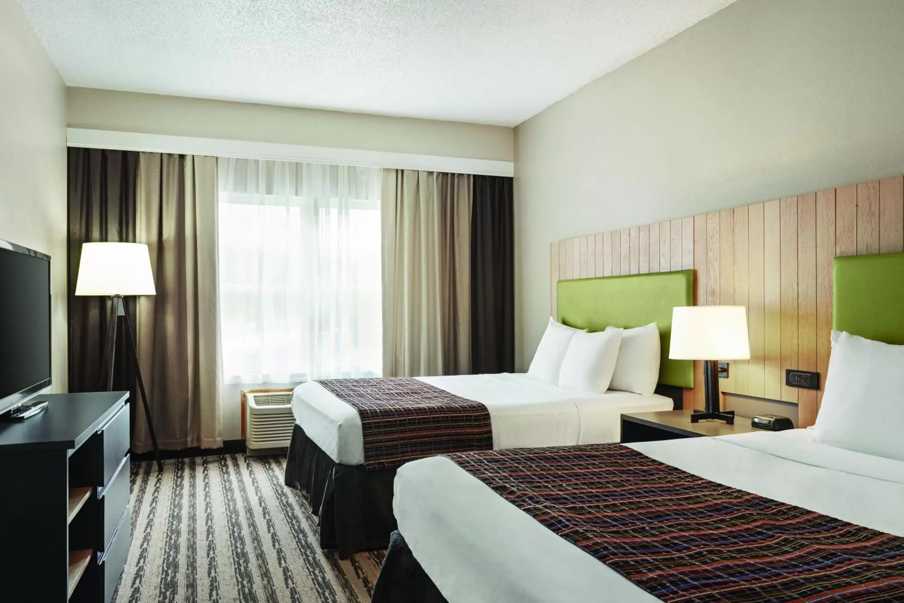Bed in Country Inn & Suites by Radisson, Nashville Airport East, TN