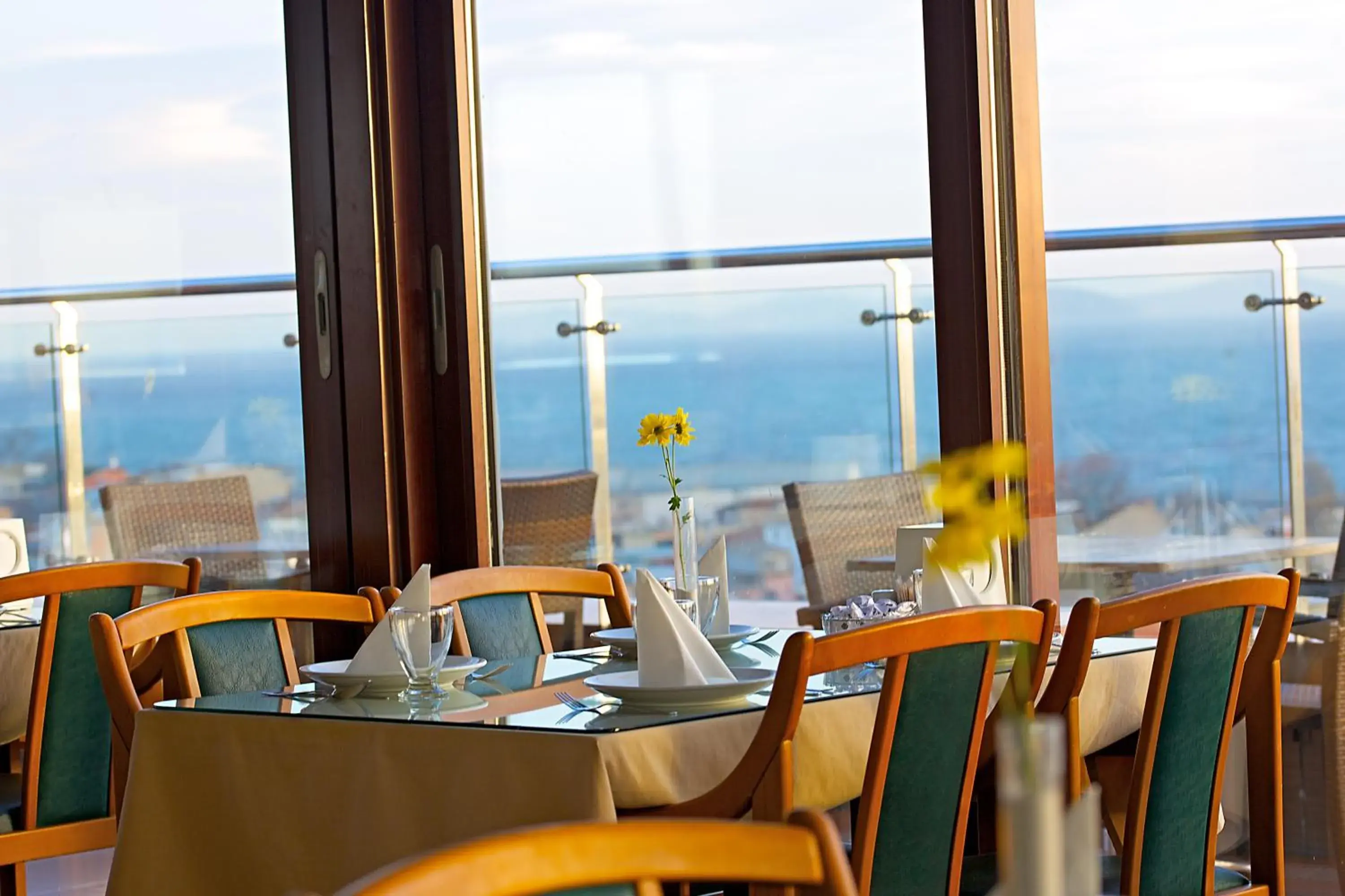 Sea view, Restaurant/Places to Eat in Grand Madrid Hotel