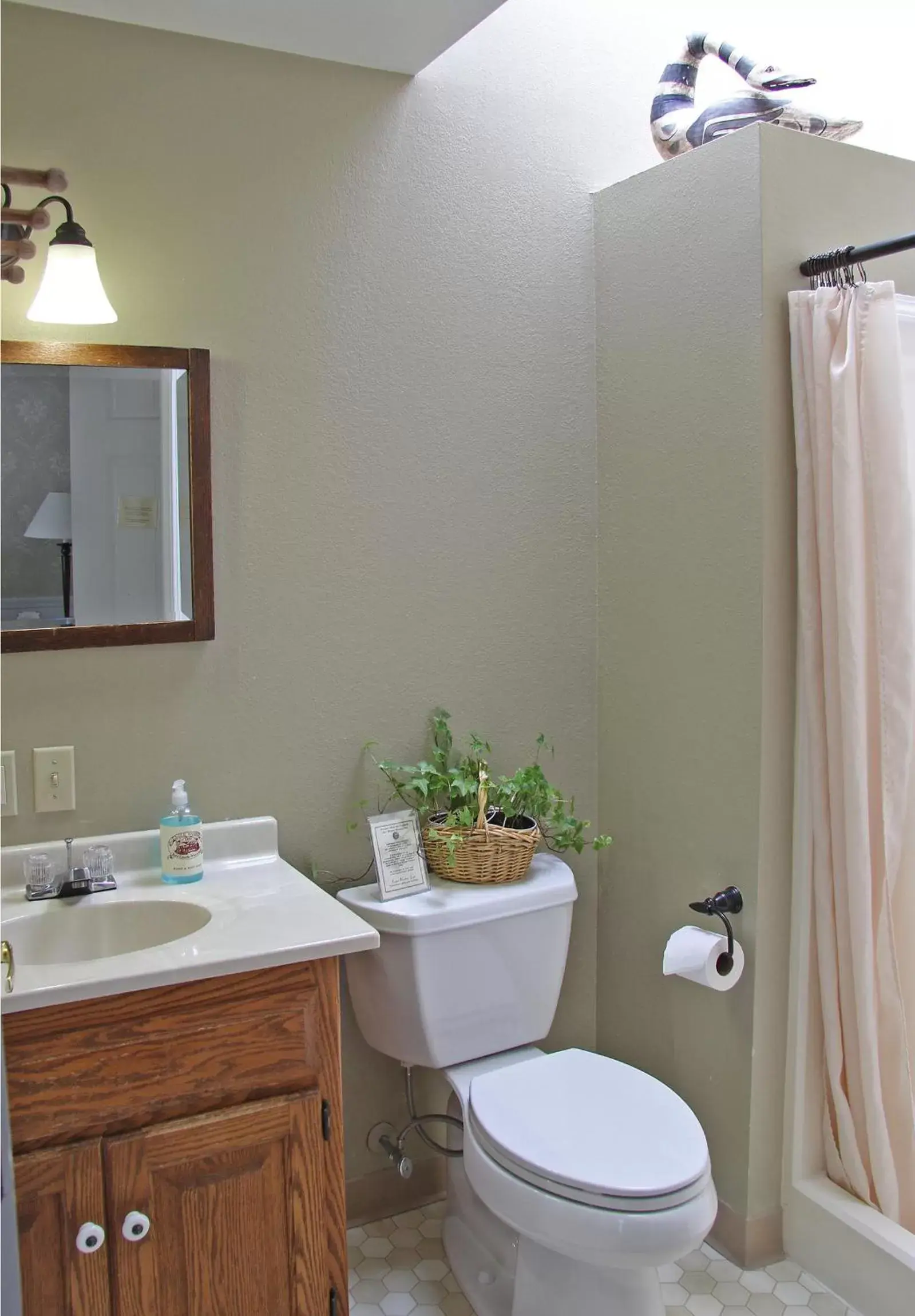 Bathroom in Eagle Harbor Inn