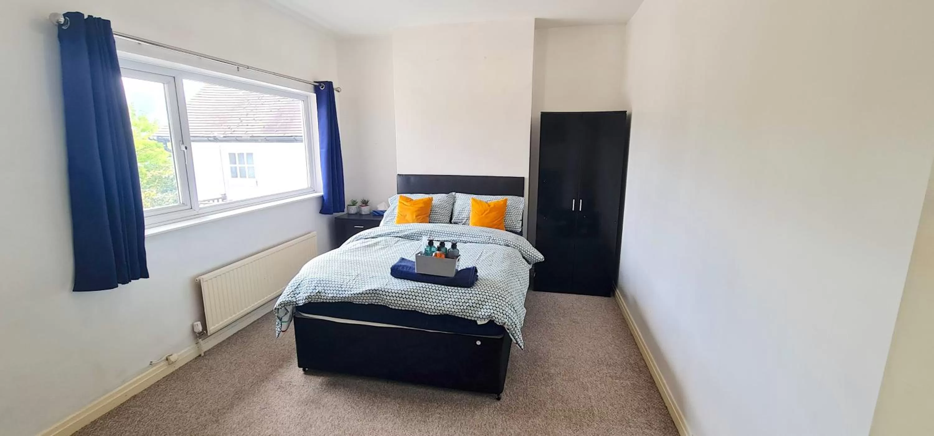 Bed in 44a Bathurst Walk