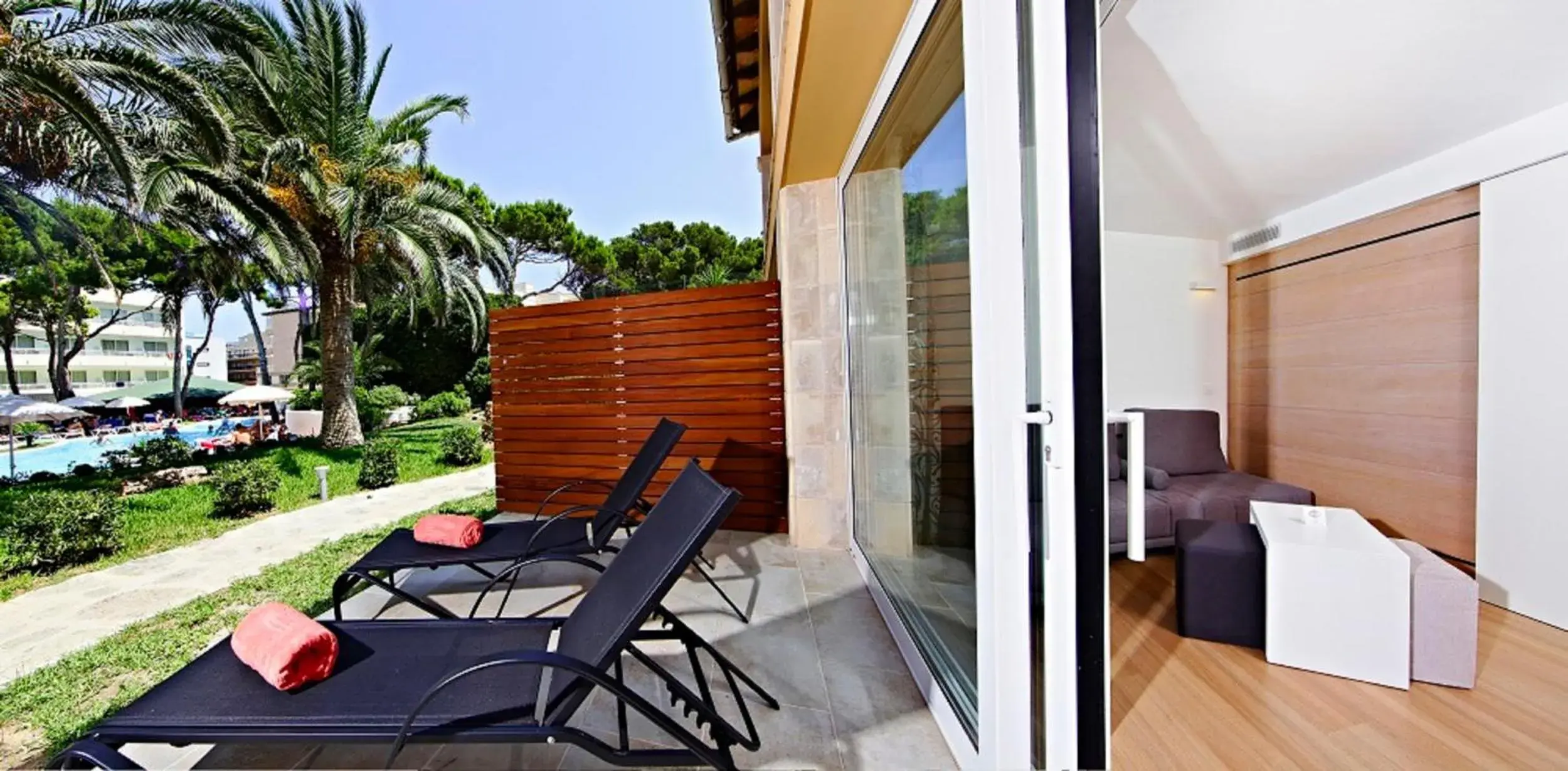 Balcony/Terrace in Hotel & Spa S'Entrador Playa