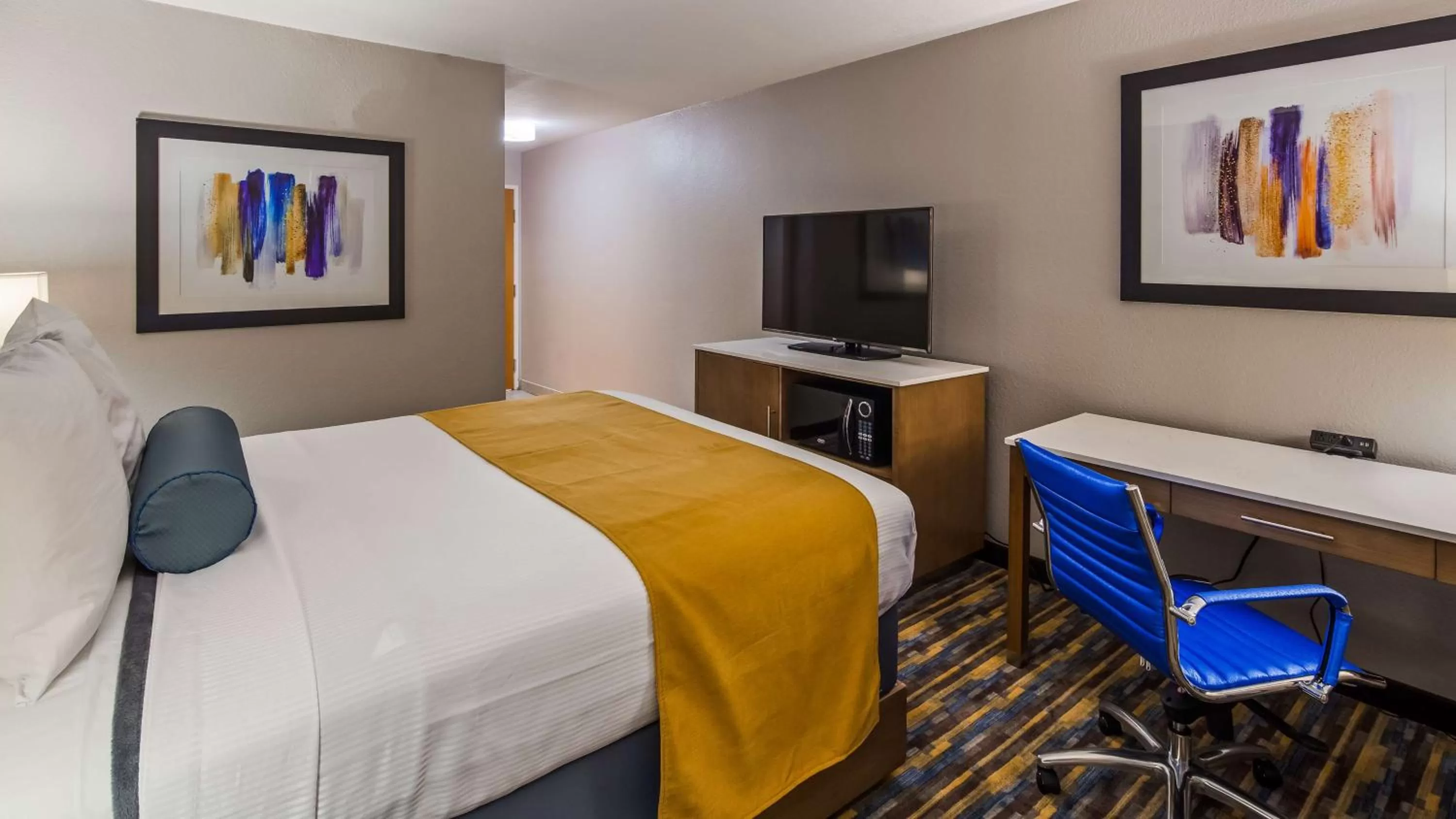 Photo of the whole room, Bed in Best Western DeWitt