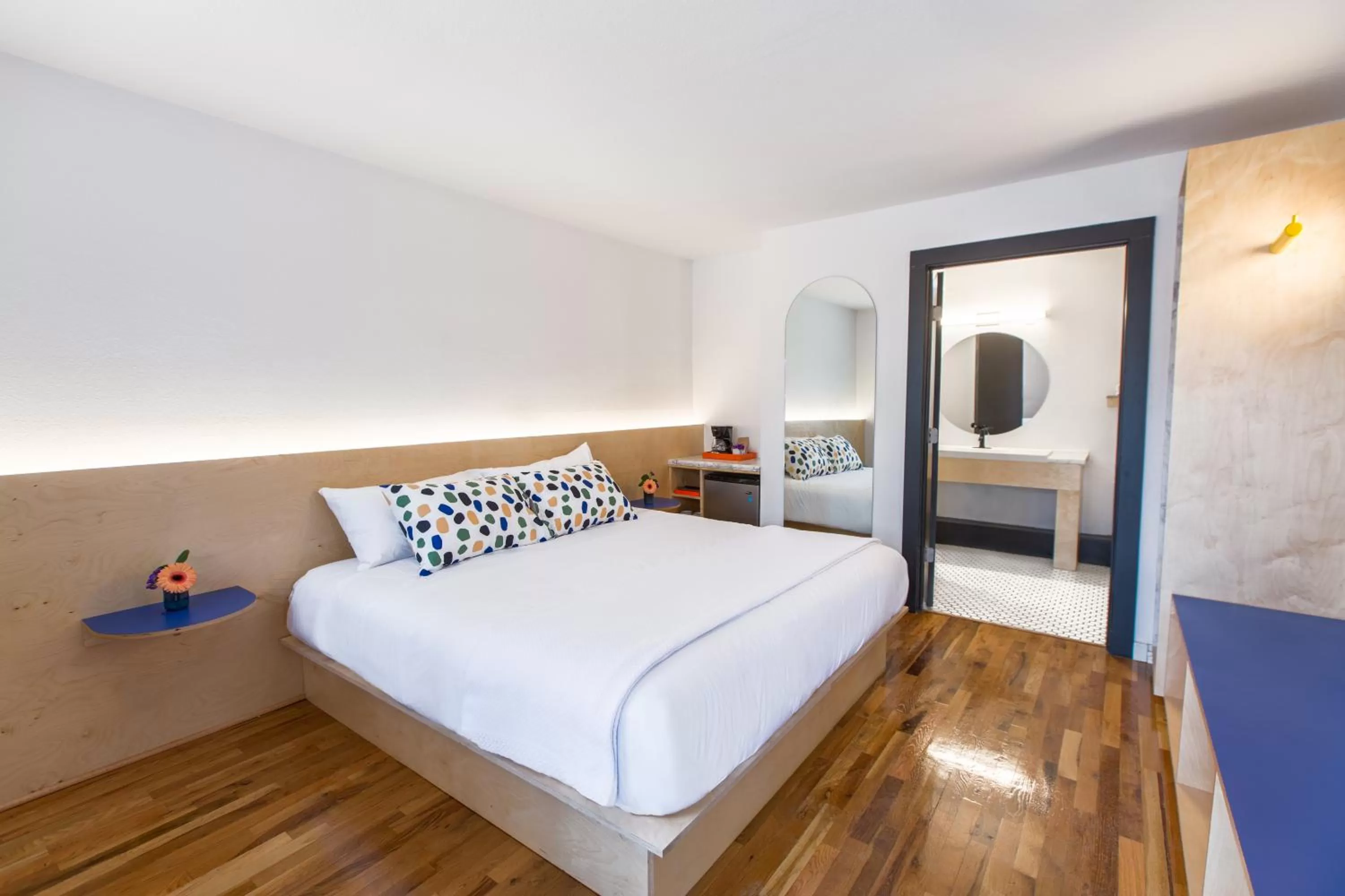 Bed in The Iris Motel