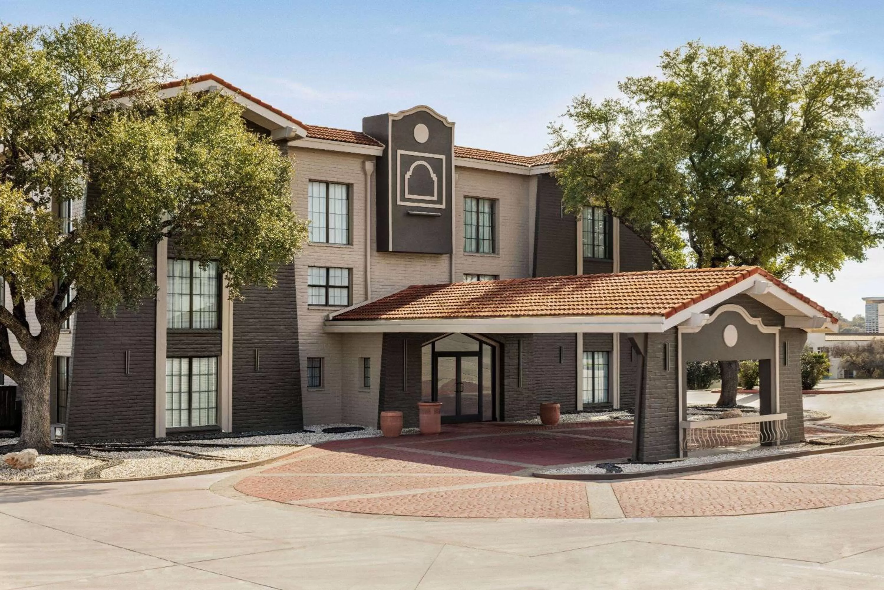 Property building in La Quinta Inn by Wyndham San Antonio I-35 N at Toepperwein