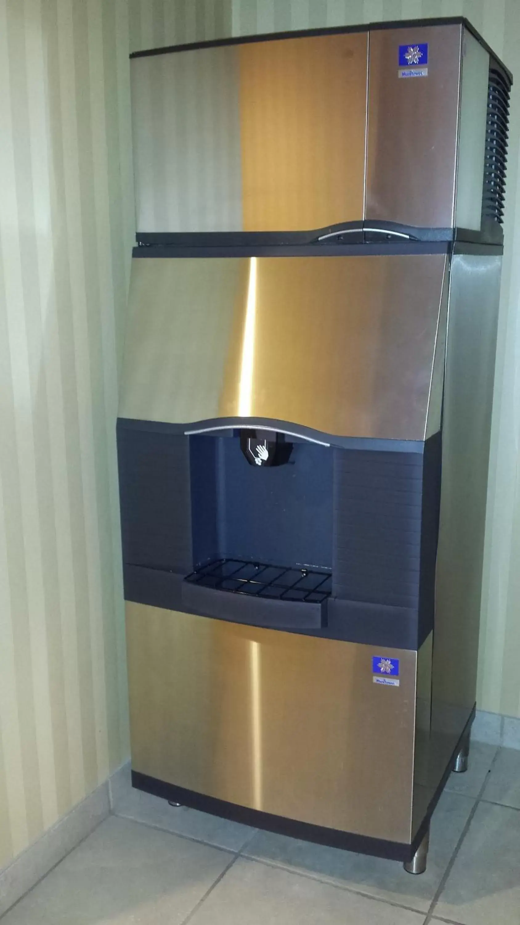 Lobby or reception in Cobblestone Inn & Suites - Brillion Lobby or reception in Cobblestone Inn & Suites - Brillion