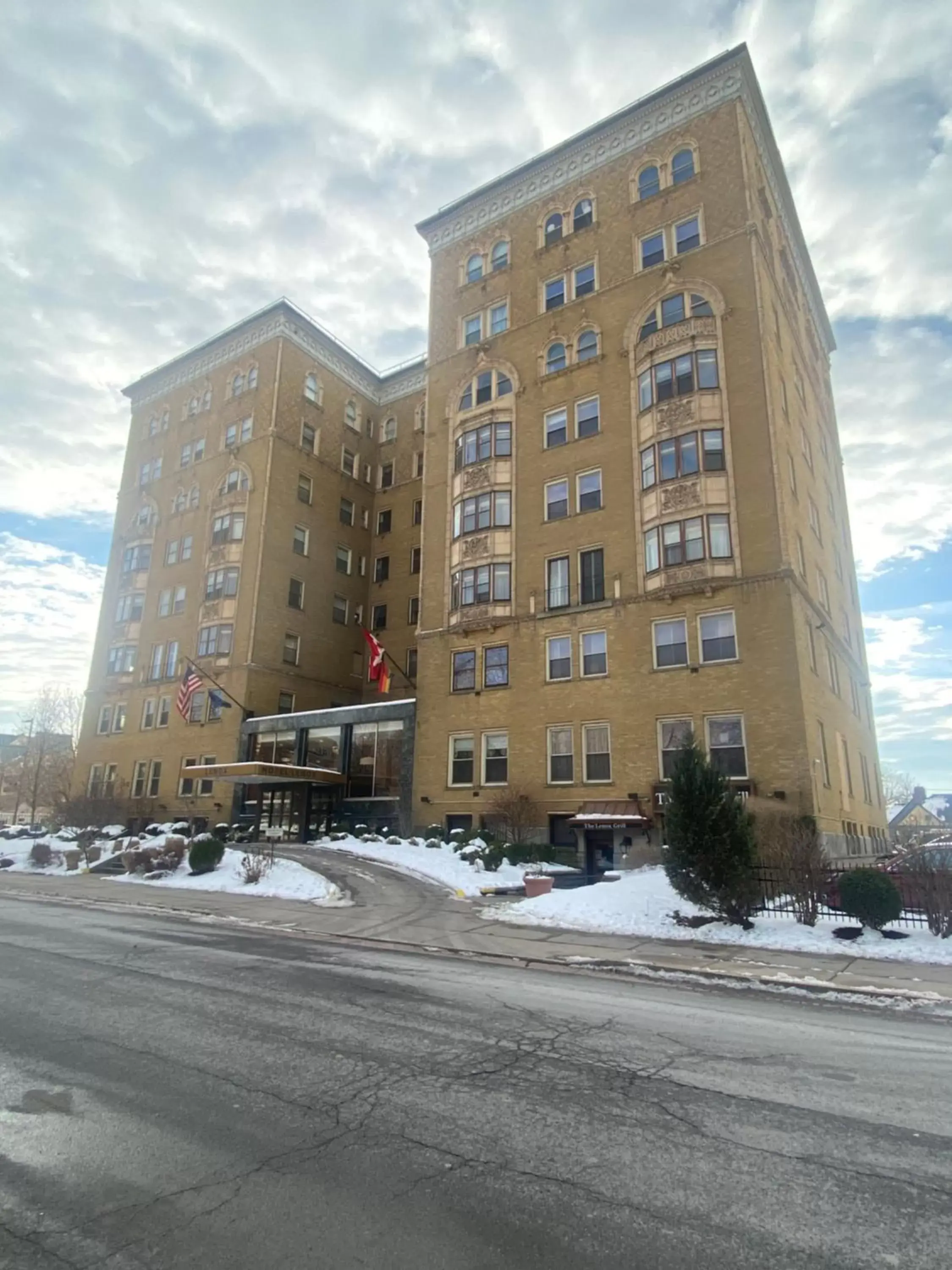 Street view, Winter in Lenox Hotel and Suites