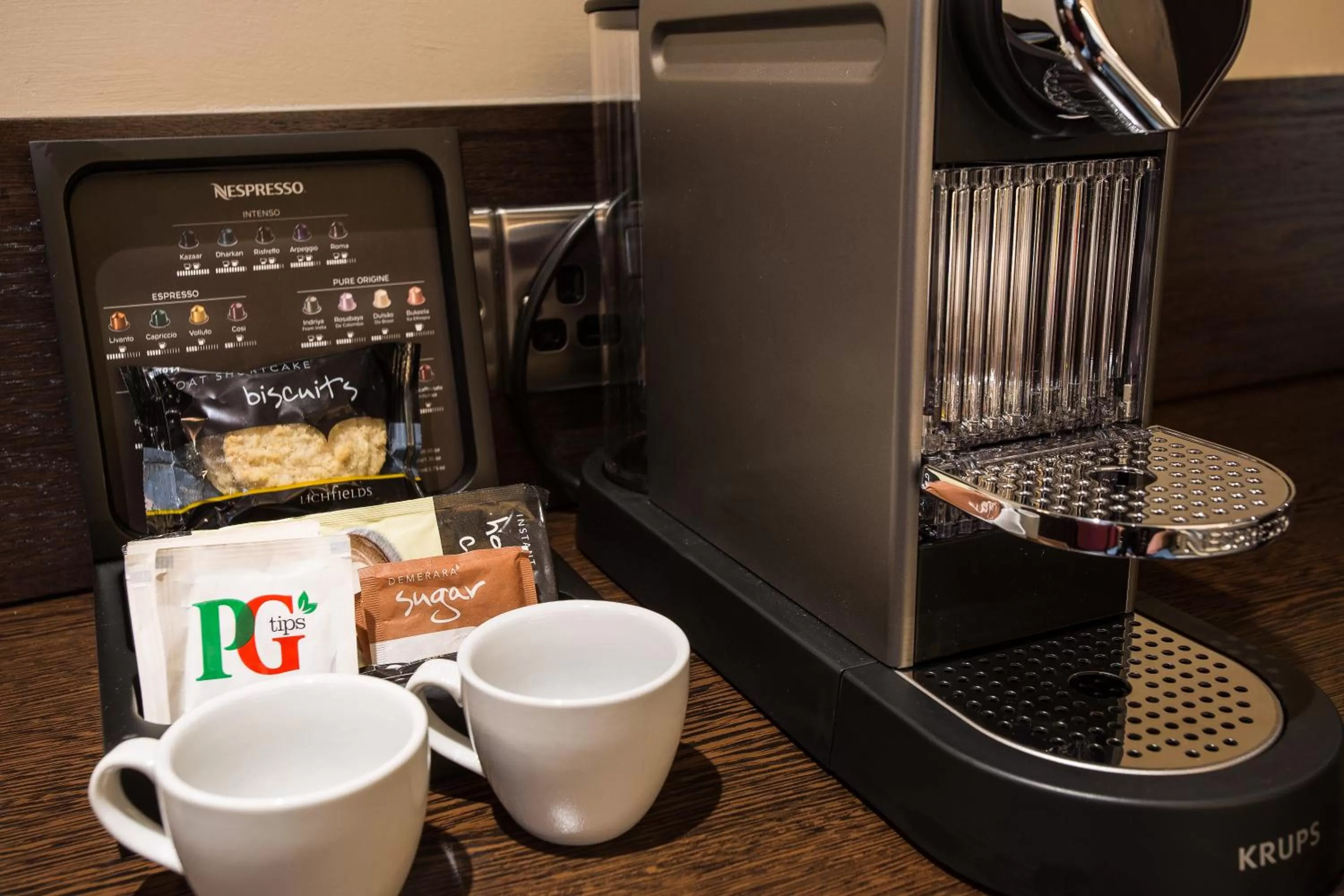 Coffee/tea facilities in Mondo Hotel