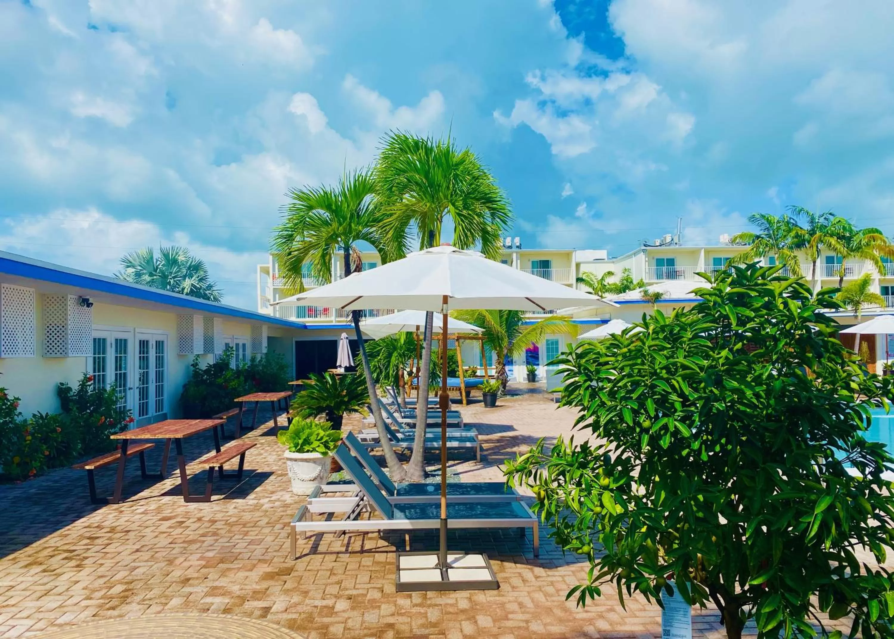 Swimming pool in Skipjack Resort & Marina