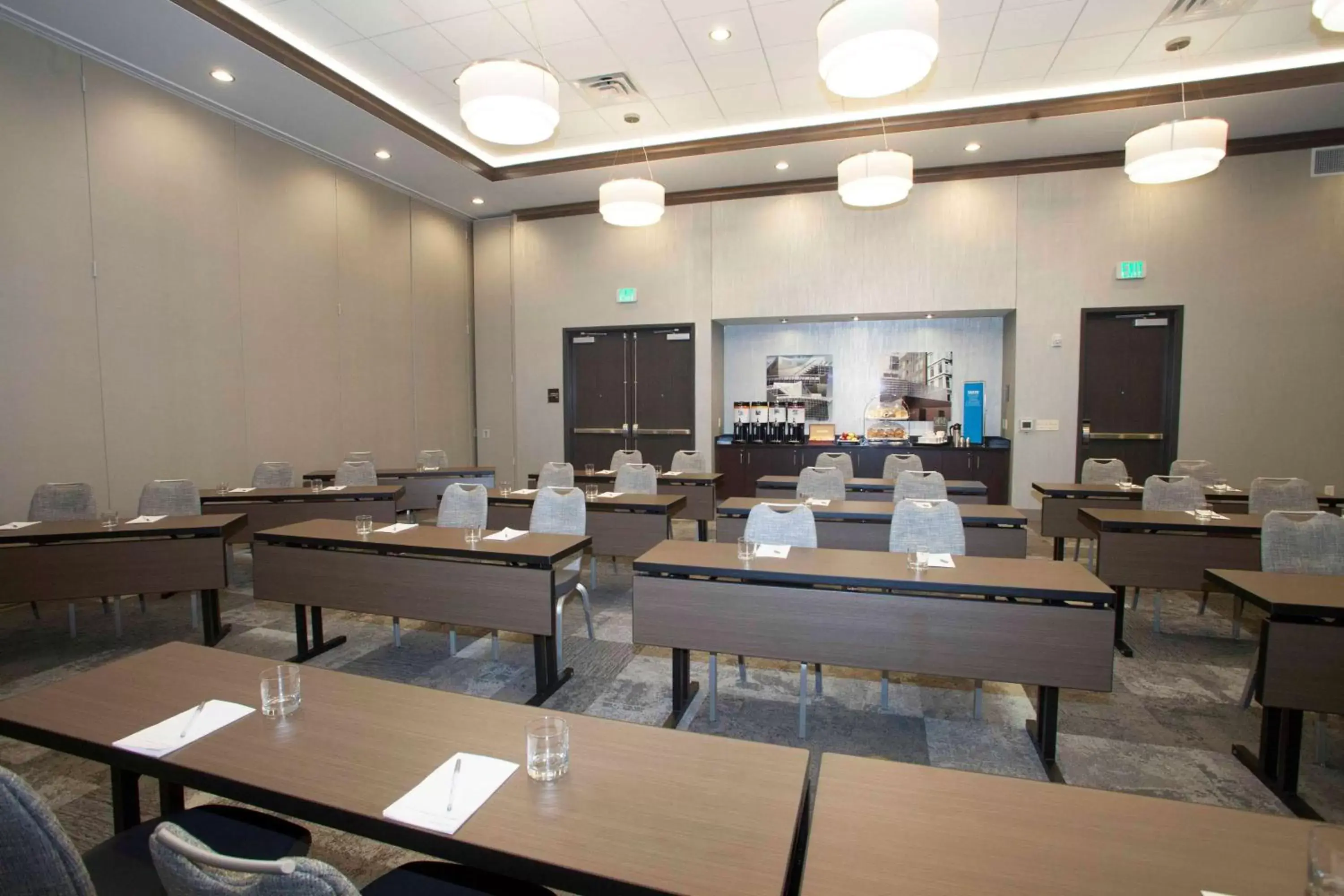 Meeting/conference room, Restaurant/Places to Eat in Hampton Inn & Suites St. Paul Downtown