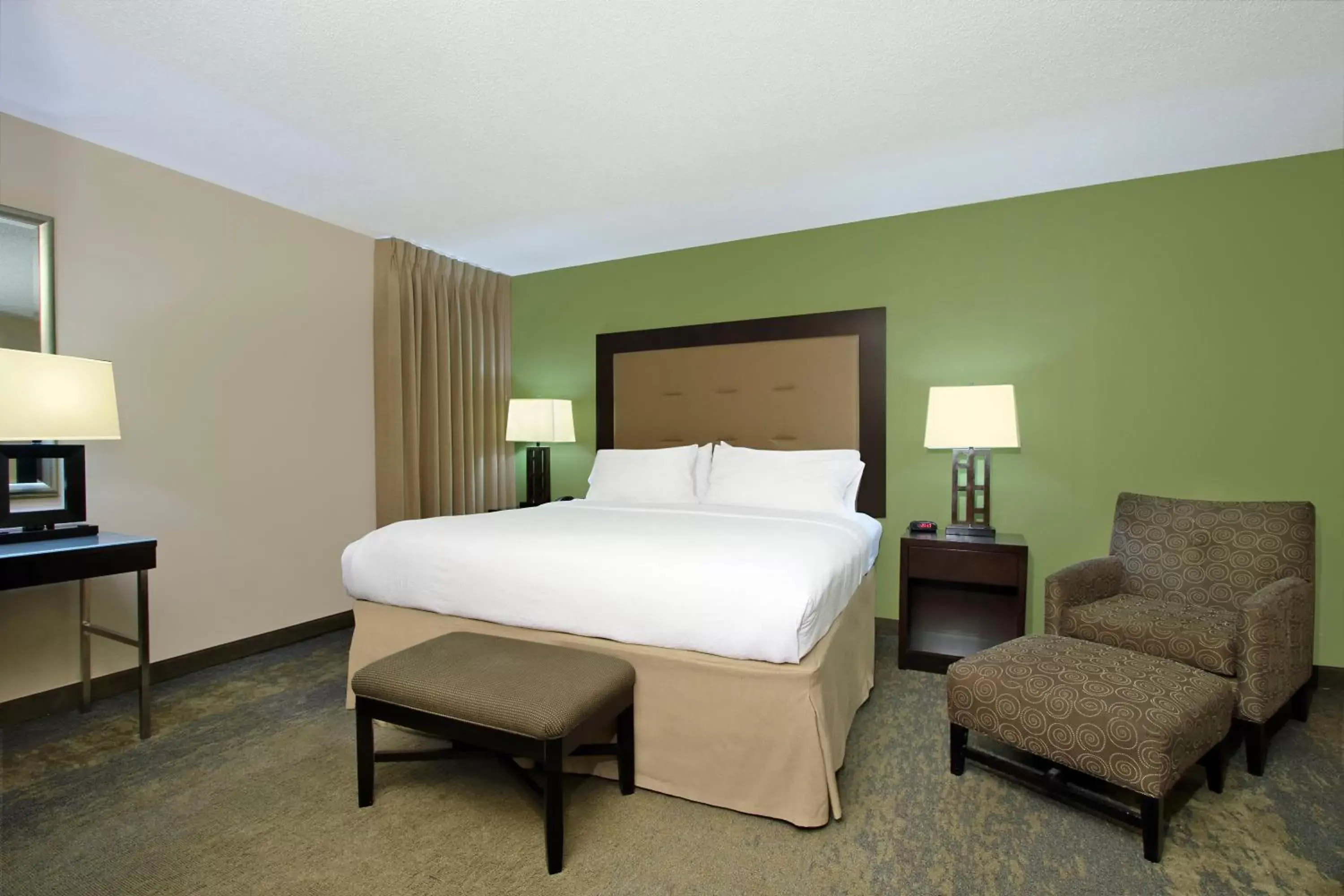 Photo of the whole room, Bed in Holiday Inn Metairie New Orleans, an IHG Hotel