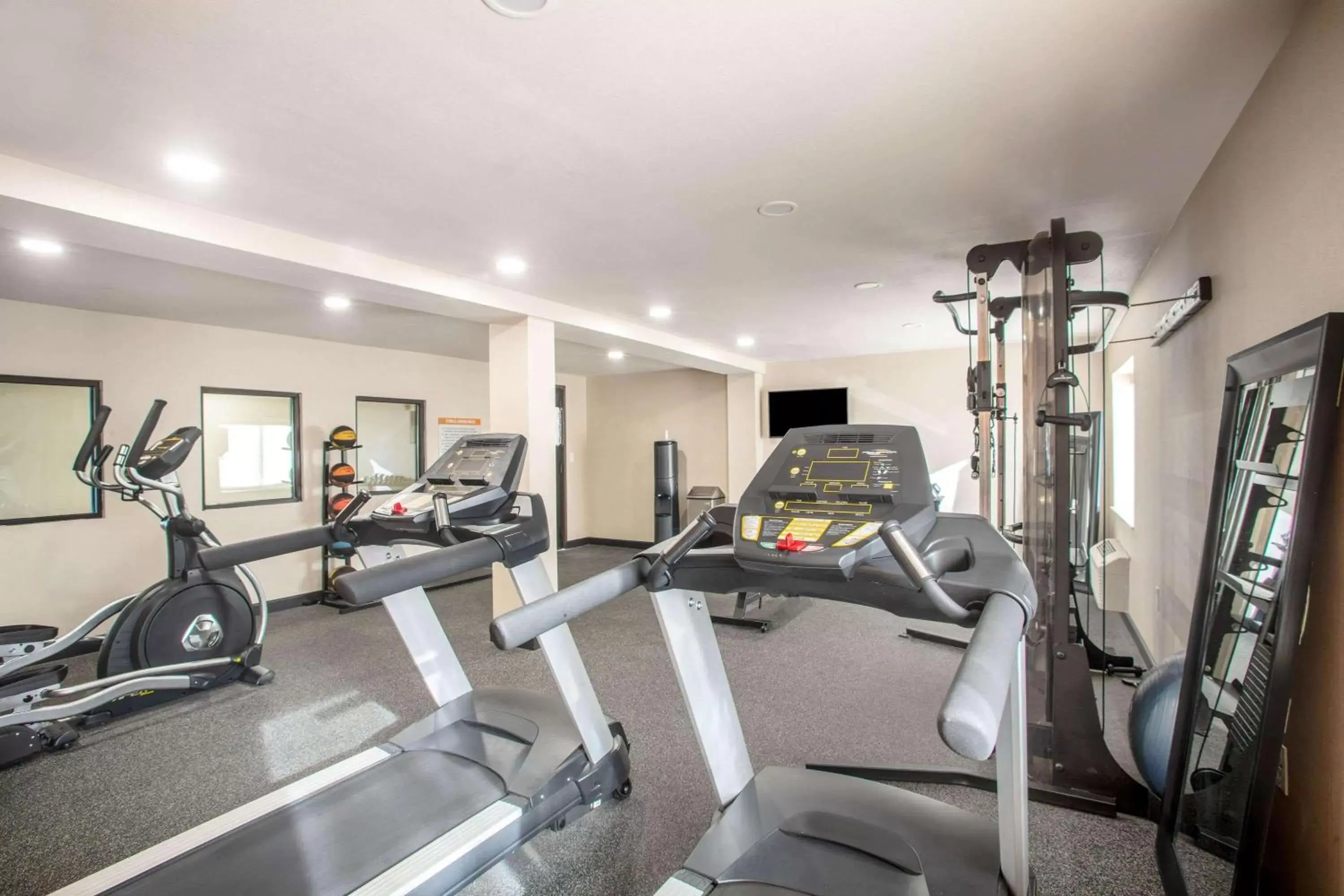 Fitness centre/facilities, Fitness Center/Facilities in La Quinta Inn by Wyndham St. Louis Hazelwood - Airport North