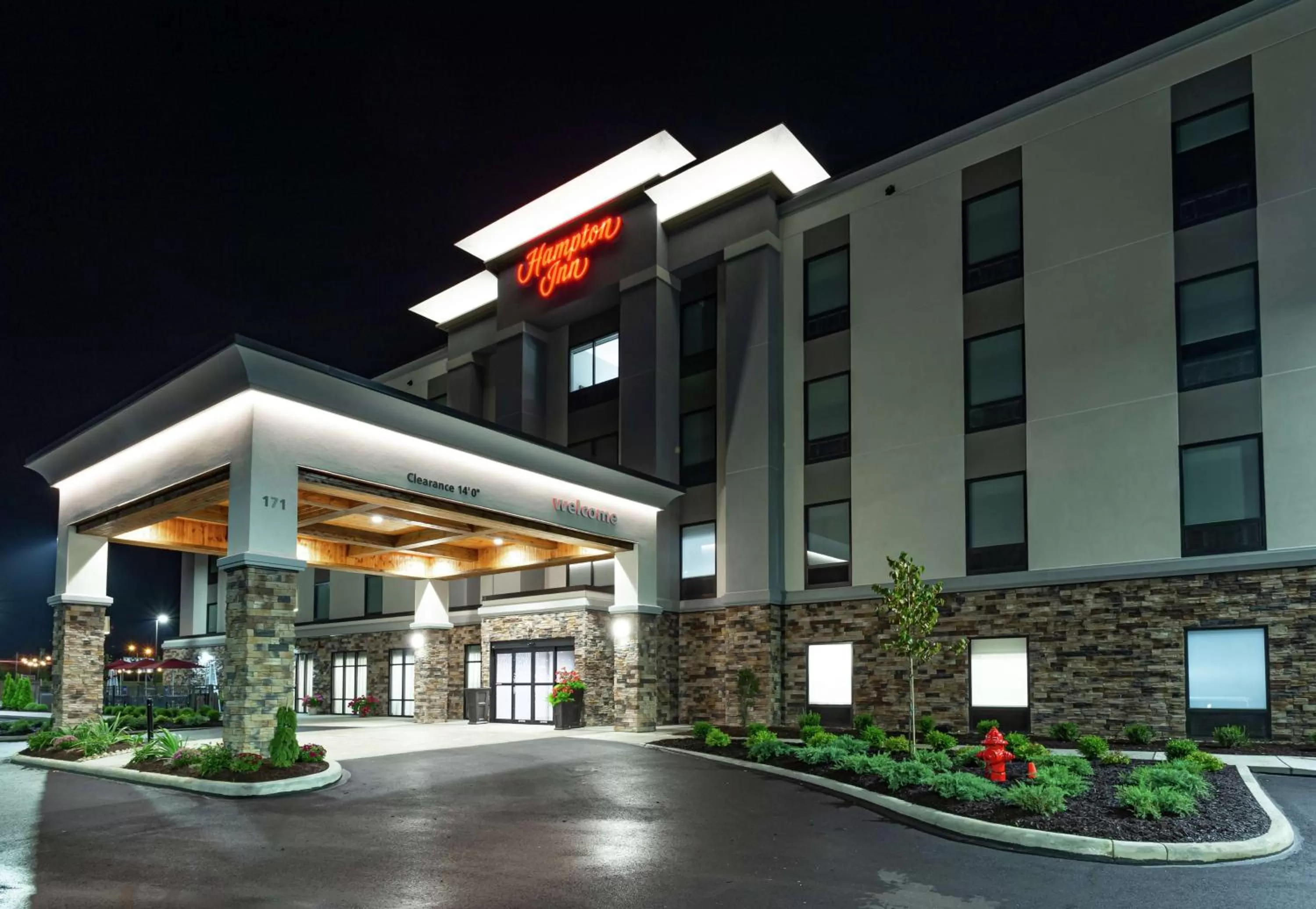 Property building in Hampton Inn Madison, OH