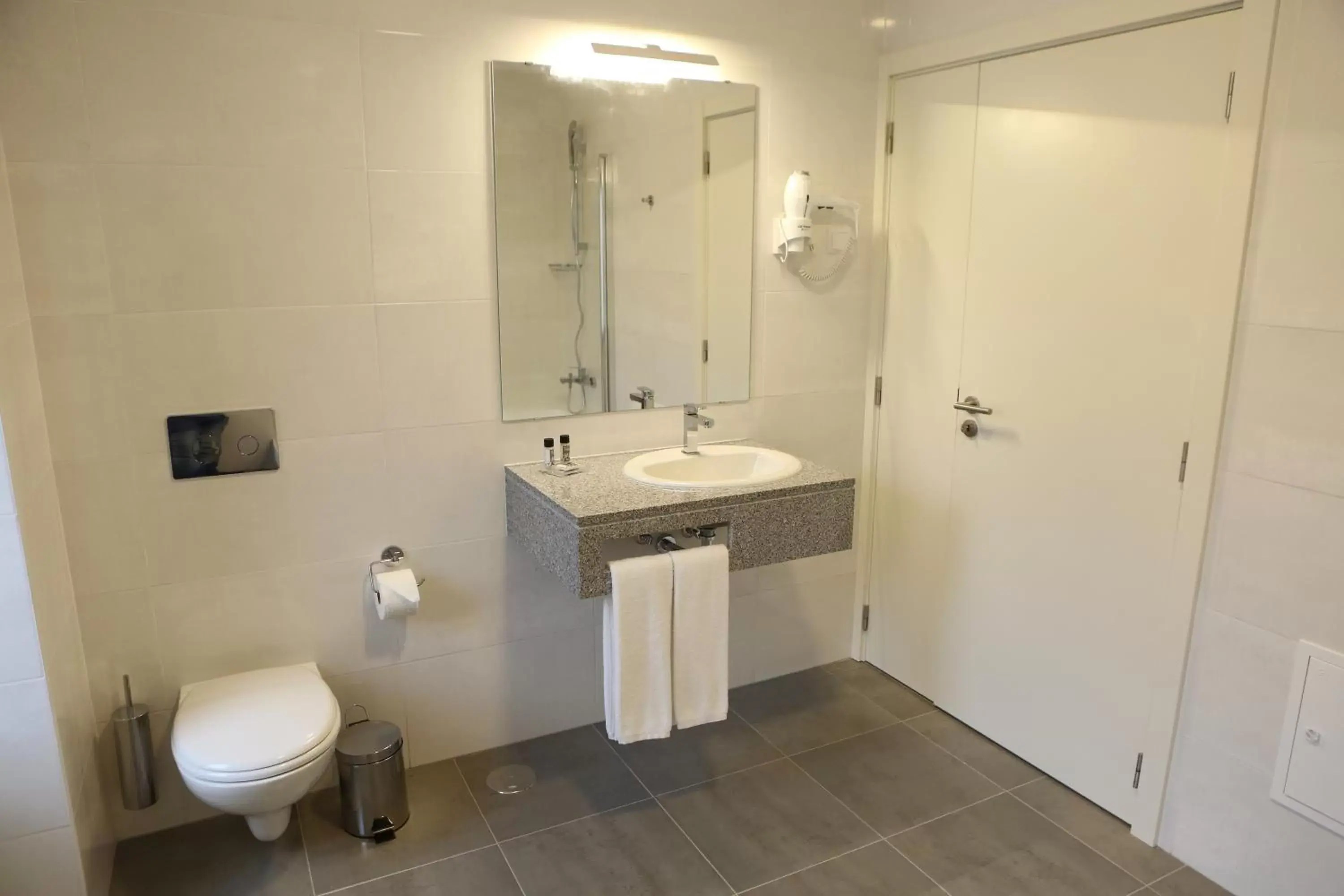Toilet, Bathroom in Hotel Solar do Rebolo