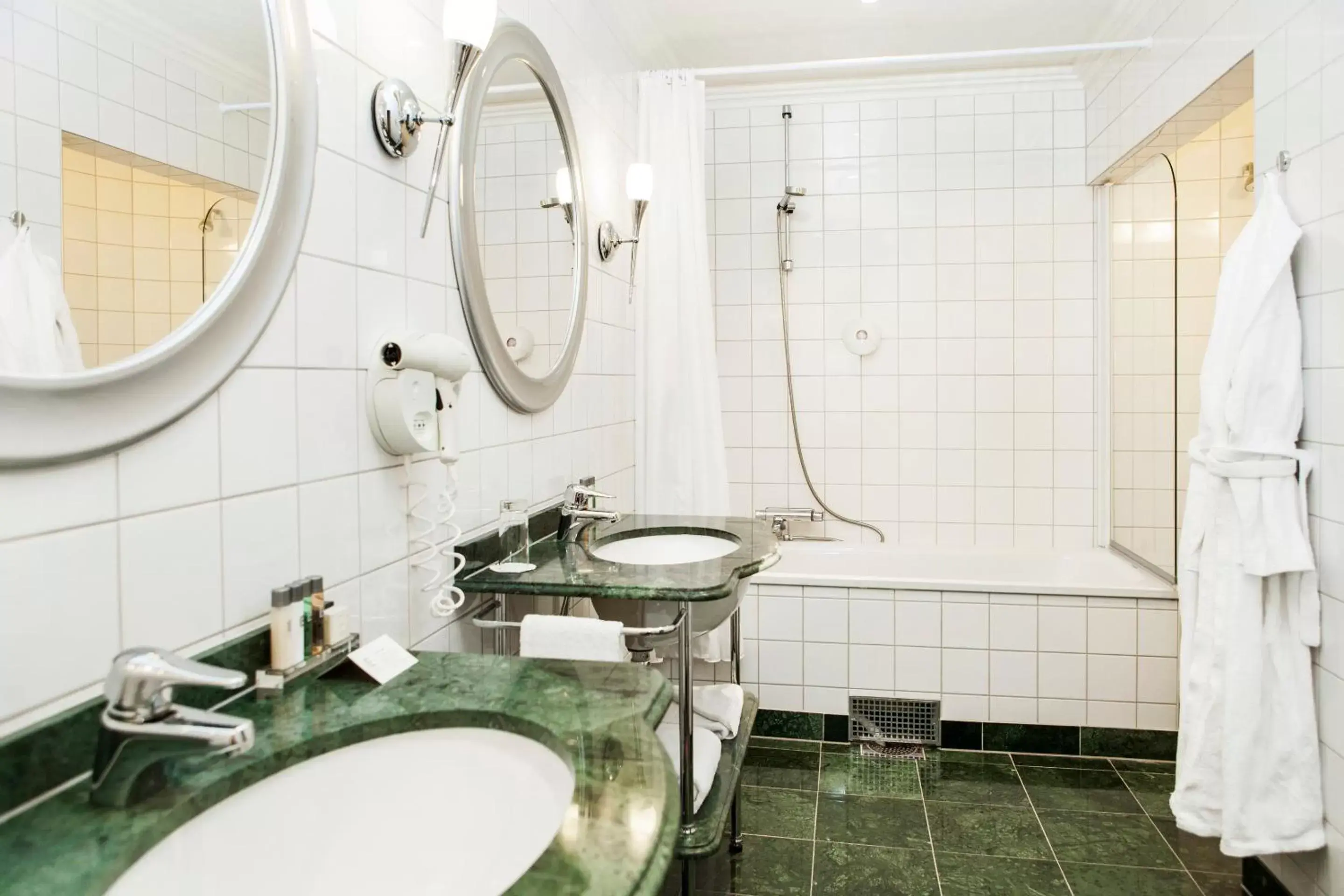 Bathroom in Elite Hotel Savoy