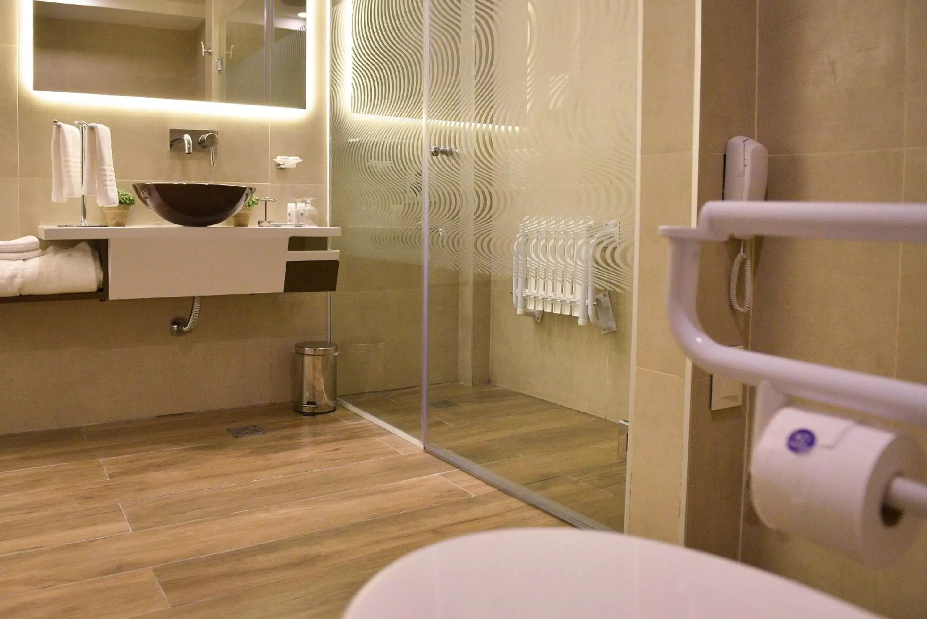 Shower, Bathroom in Hotel Denver Mar del Plata