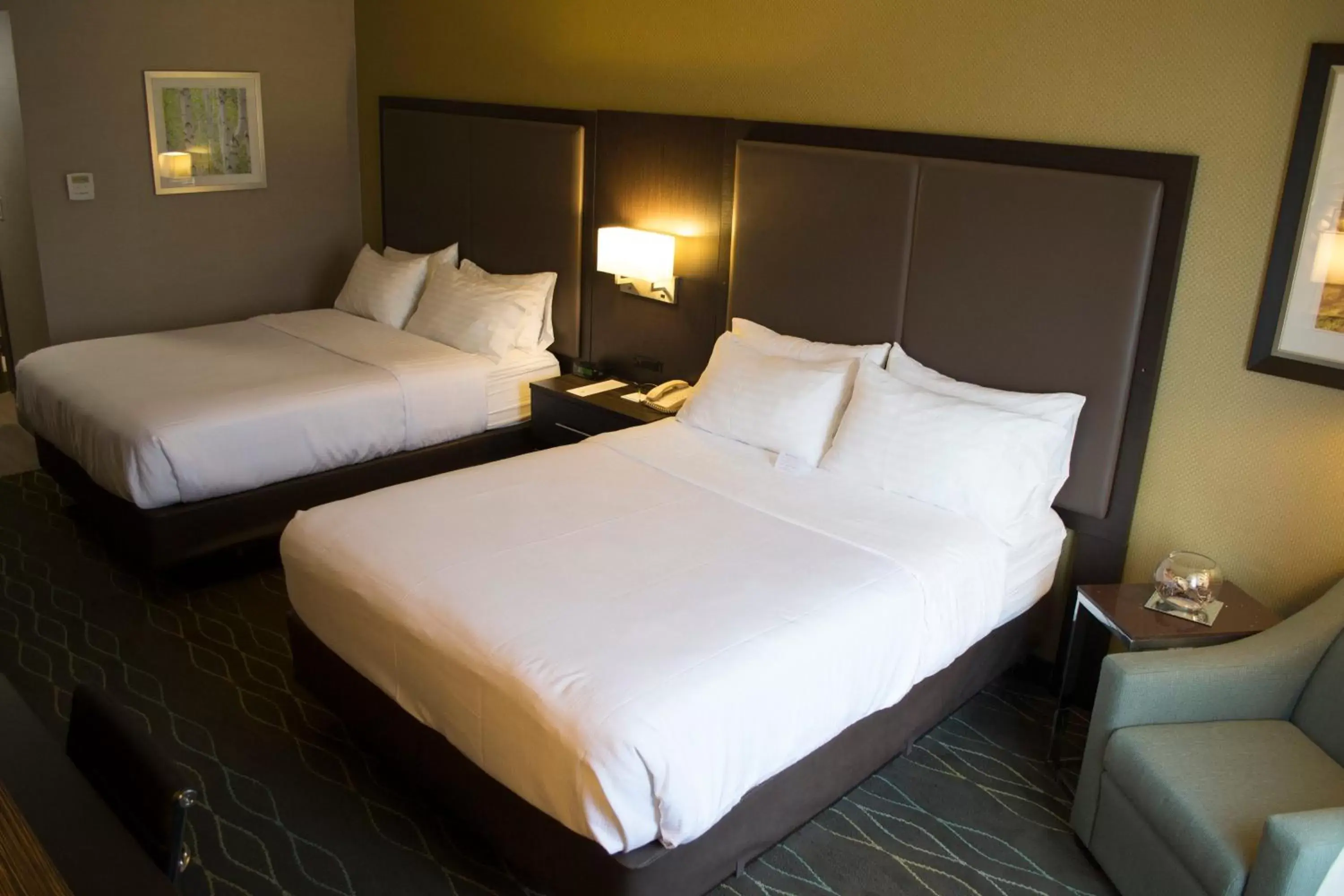 Photo of the whole room, Bed in Holiday Inn Sudbury, an IHG Hotel