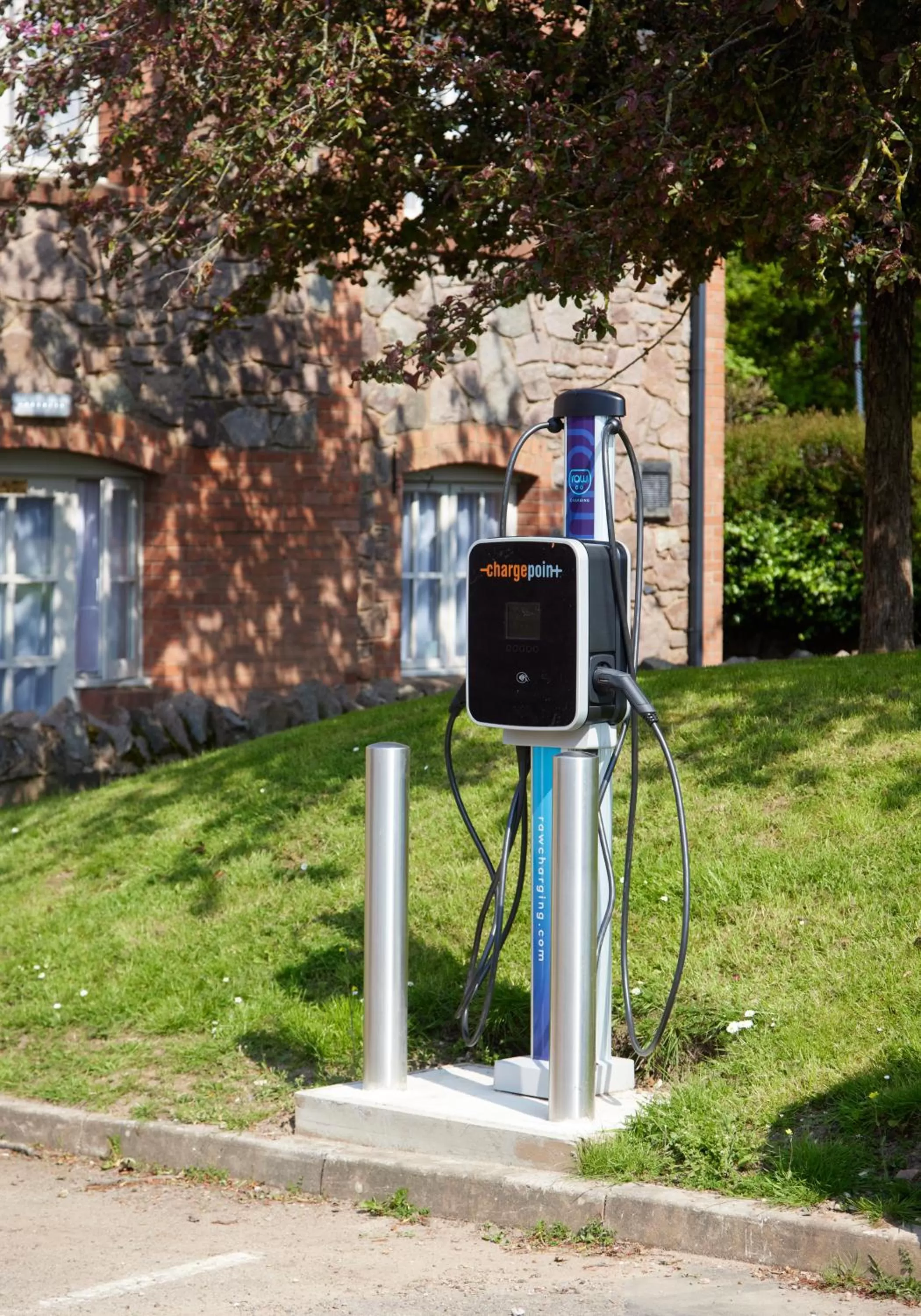 Parking in Fieldhead Hotel by Greene King Inns