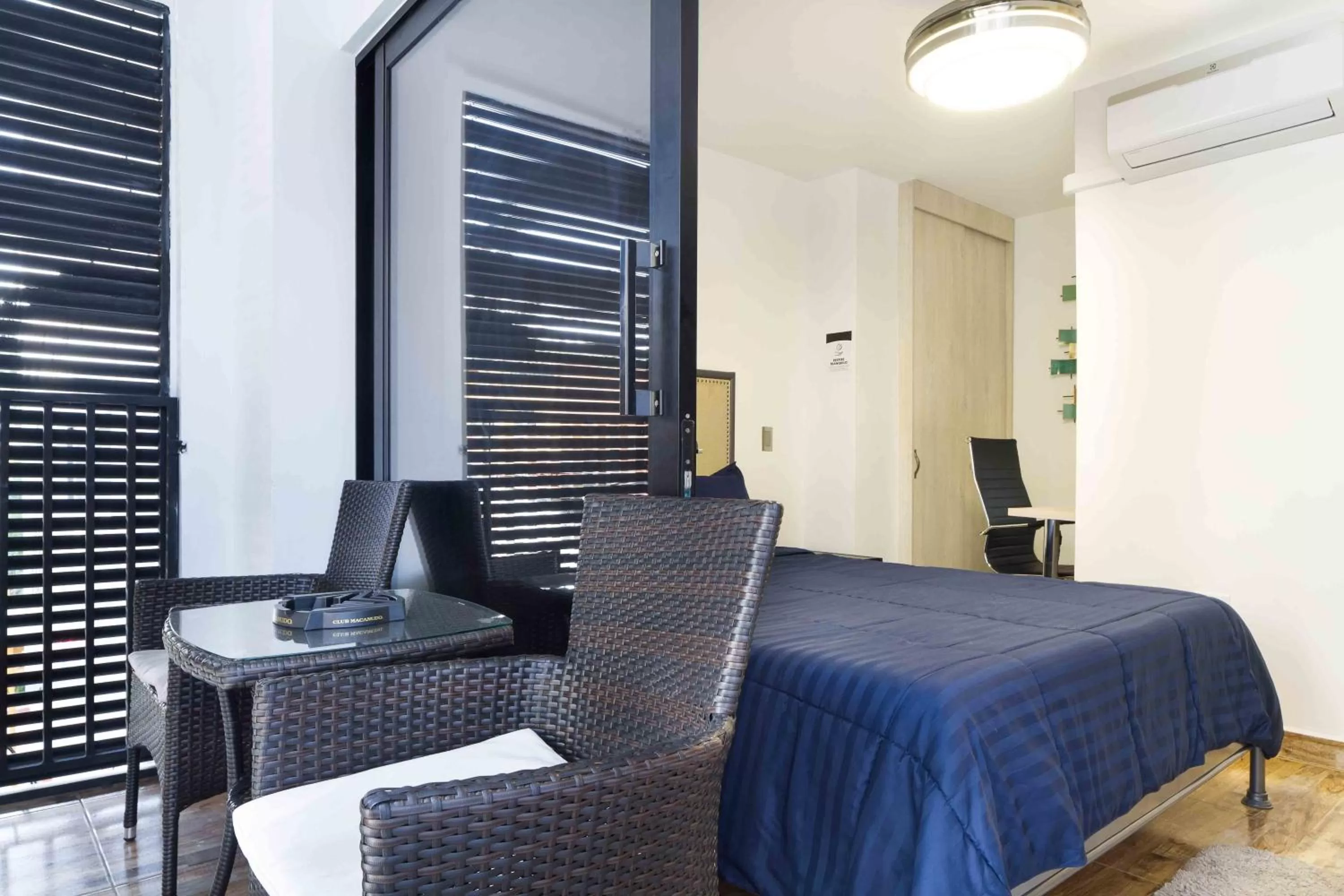 Balcony/Terrace, Bed in Miracle