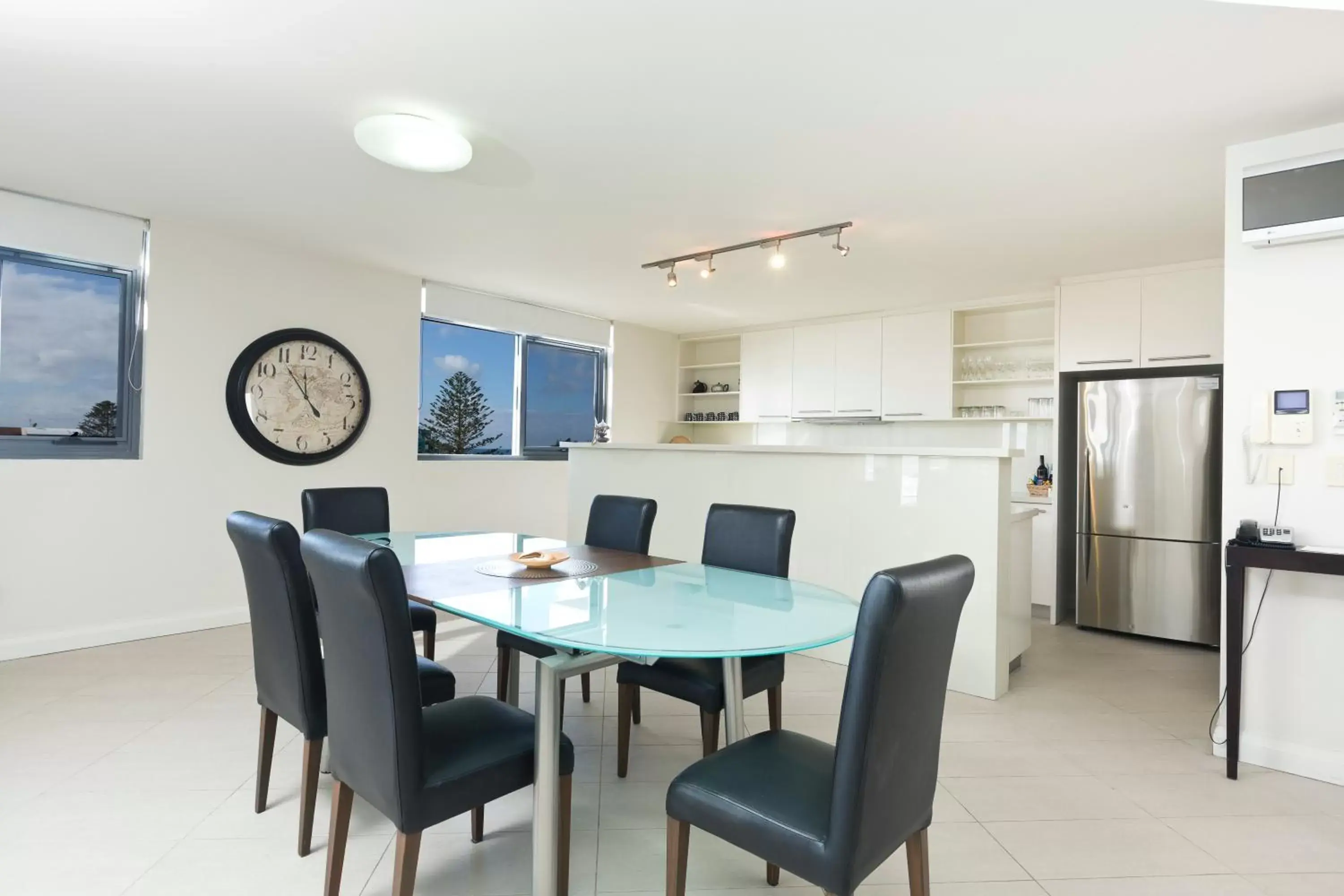 Kitchen or kitchenette, Dining Area in Sevan Apartments Forster