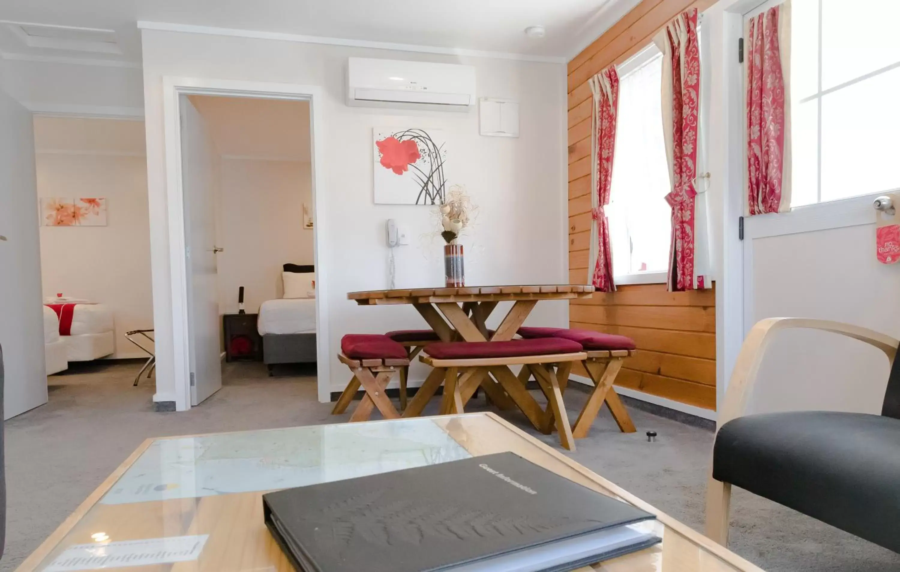 Two-Bedroom Apartment in Tudor Park Motel Spacious with kitchens 1 minute walk to restaurant and shopping centre and Gisborne Hospital Two-Bedroom Apartment in Tudor Park Motel Spacious with kitchens 1 minute walk to restaurant and shopping centre and Gisborne Hospital