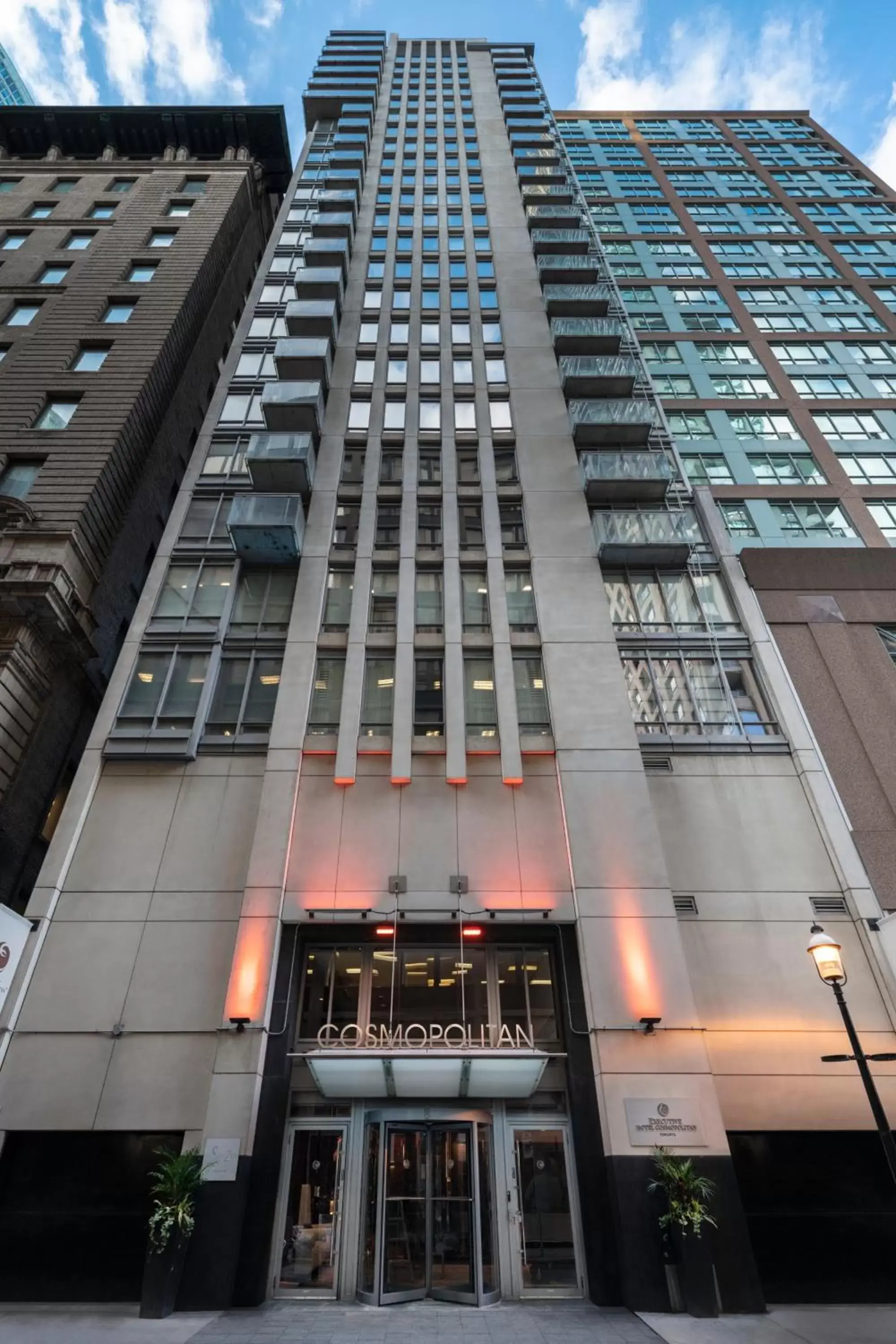 Facade/entrance, Property Building in Executive Hotel Cosmopolitan Toronto