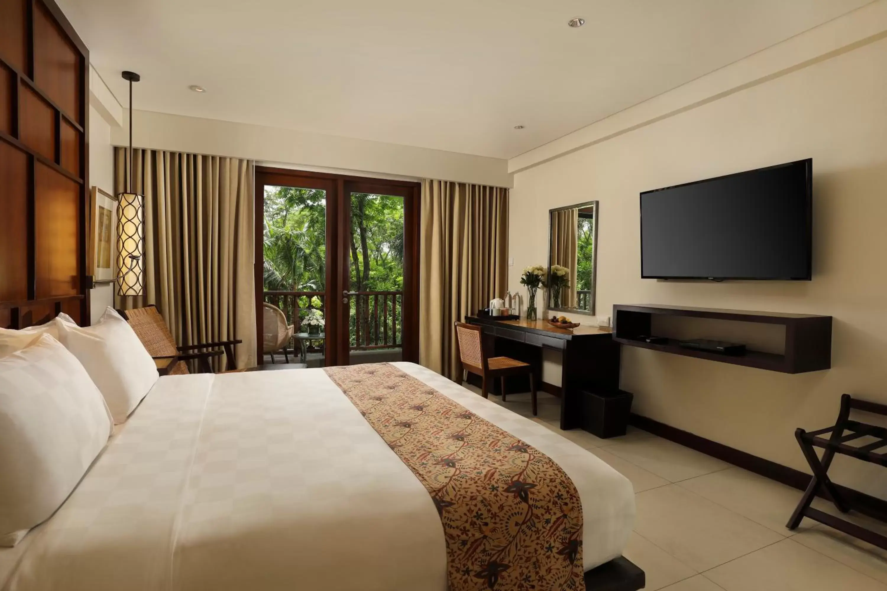 Photo of the whole room, TV/Entertainment Center in Padma Resort Legian