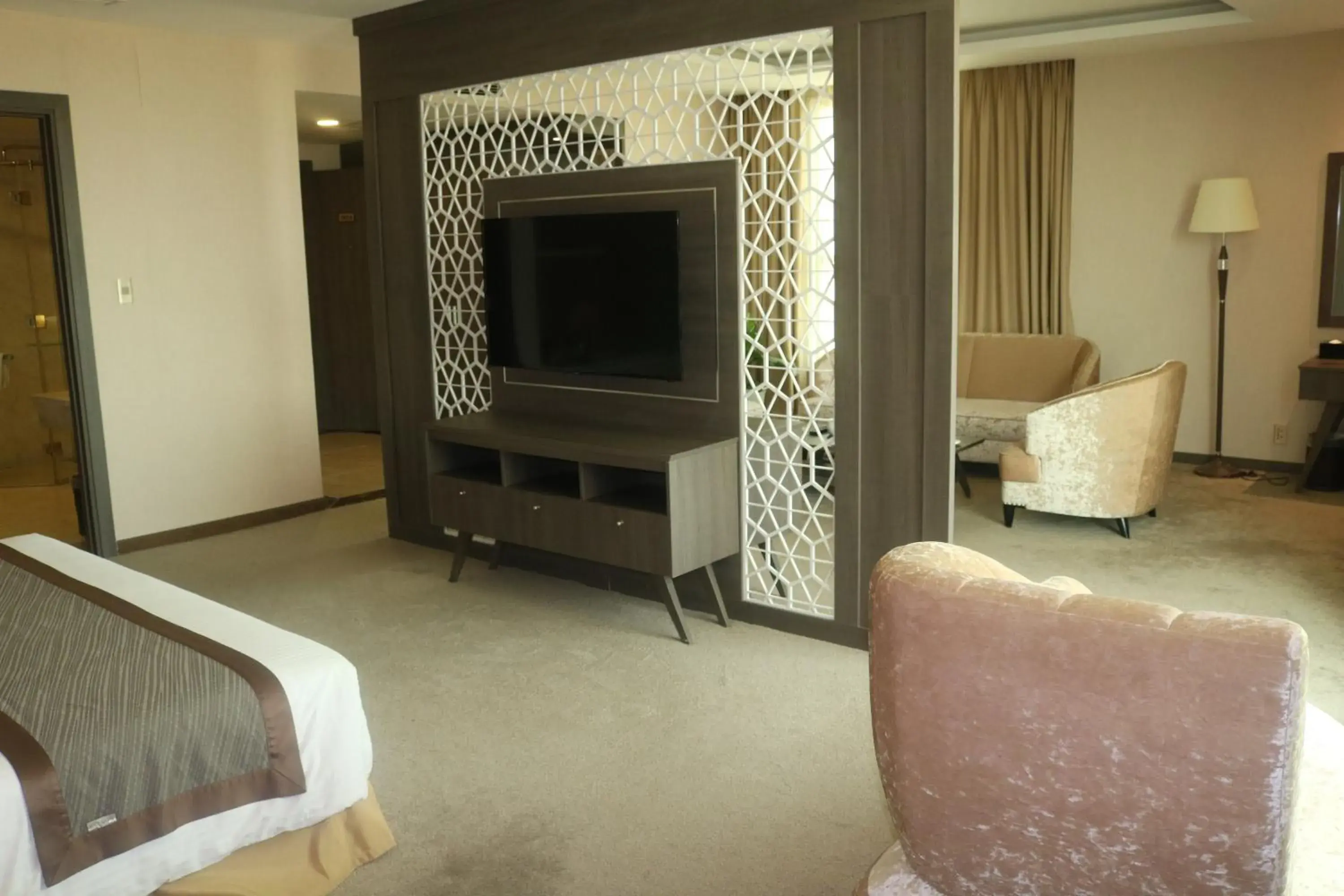 TV and multimedia, TV/Entertainment Center in Muong Thanh Luxury Can Tho Hotel