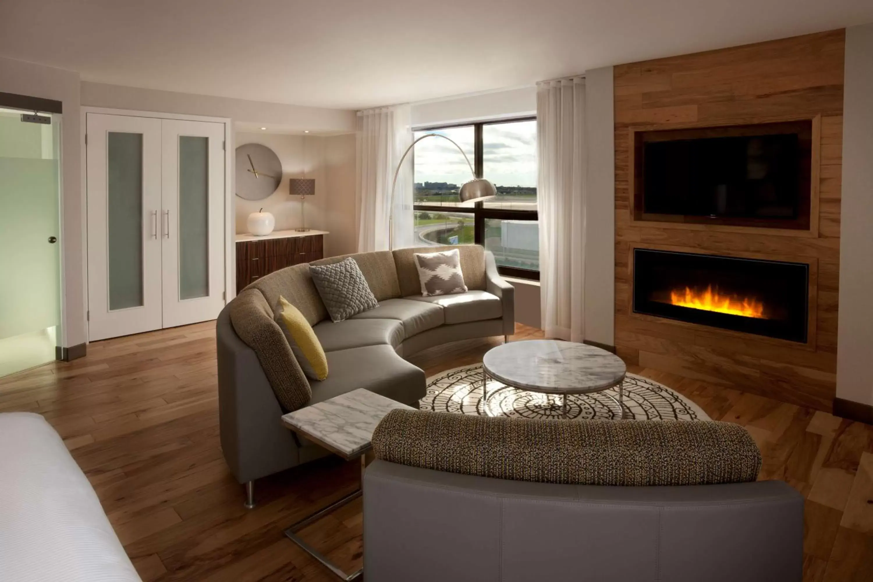 Living room, Seating Area in Hilton Toronto Airport Hotel & Suites