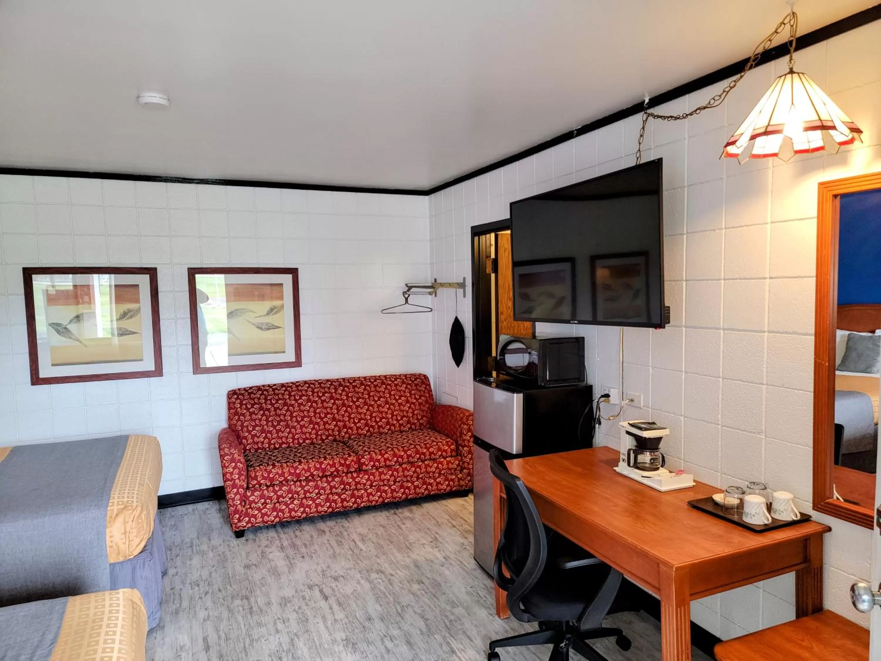 Seating Area in Skyview Motel - Prairie du Sac