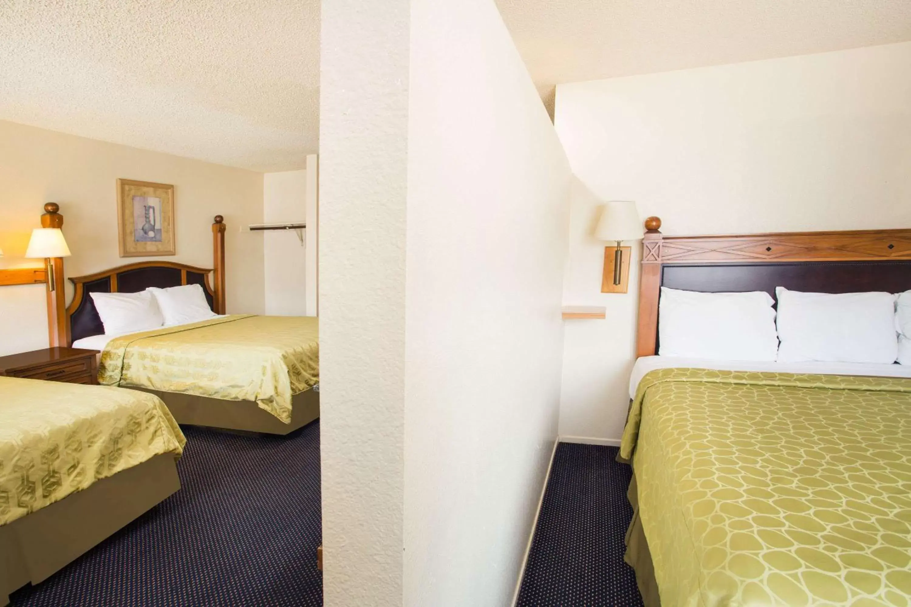 Photo of the whole room, Bed in Travelodge by Wyndham Indio 