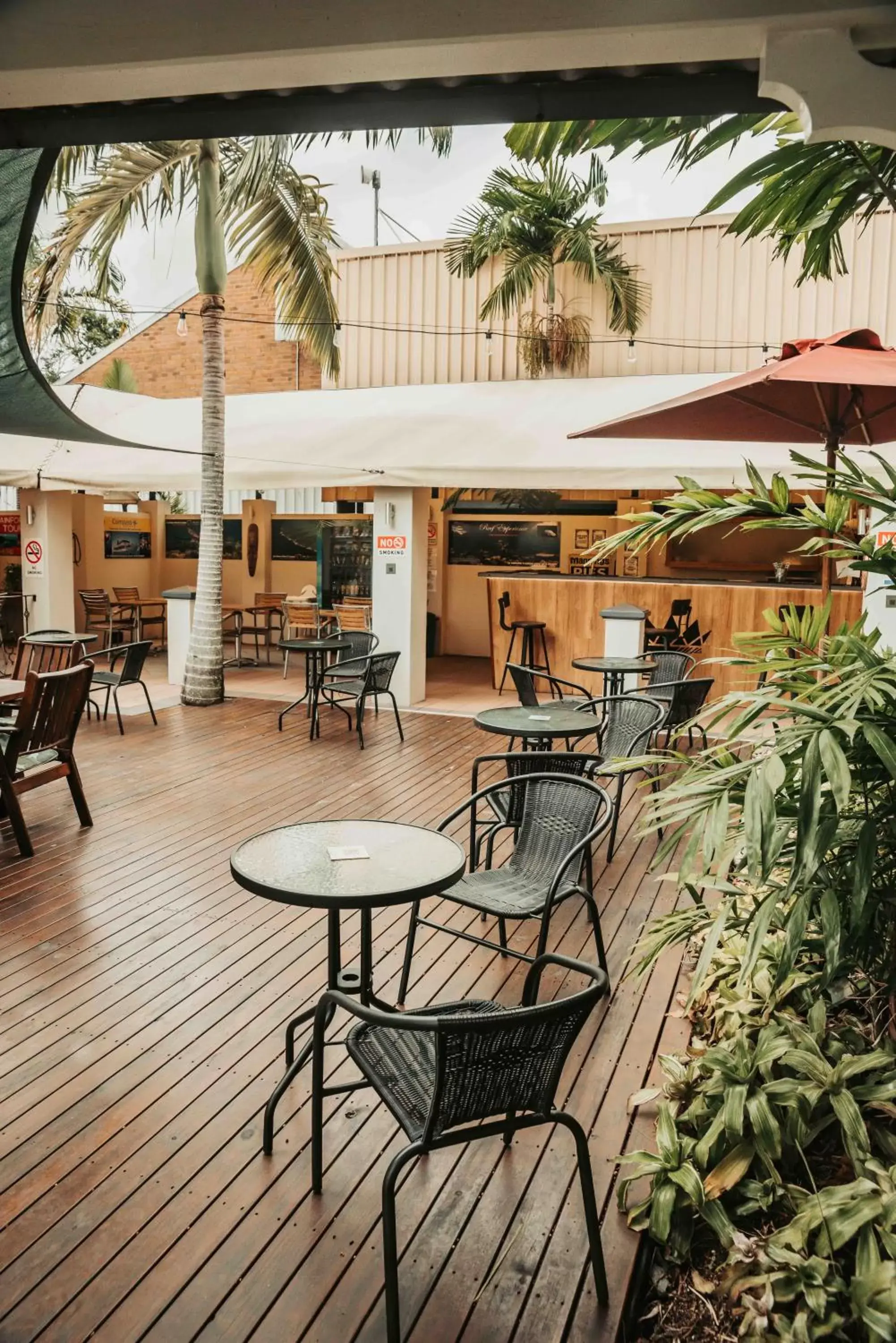 Lounge or bar, Restaurant/Places to Eat in Cairns Queens Court