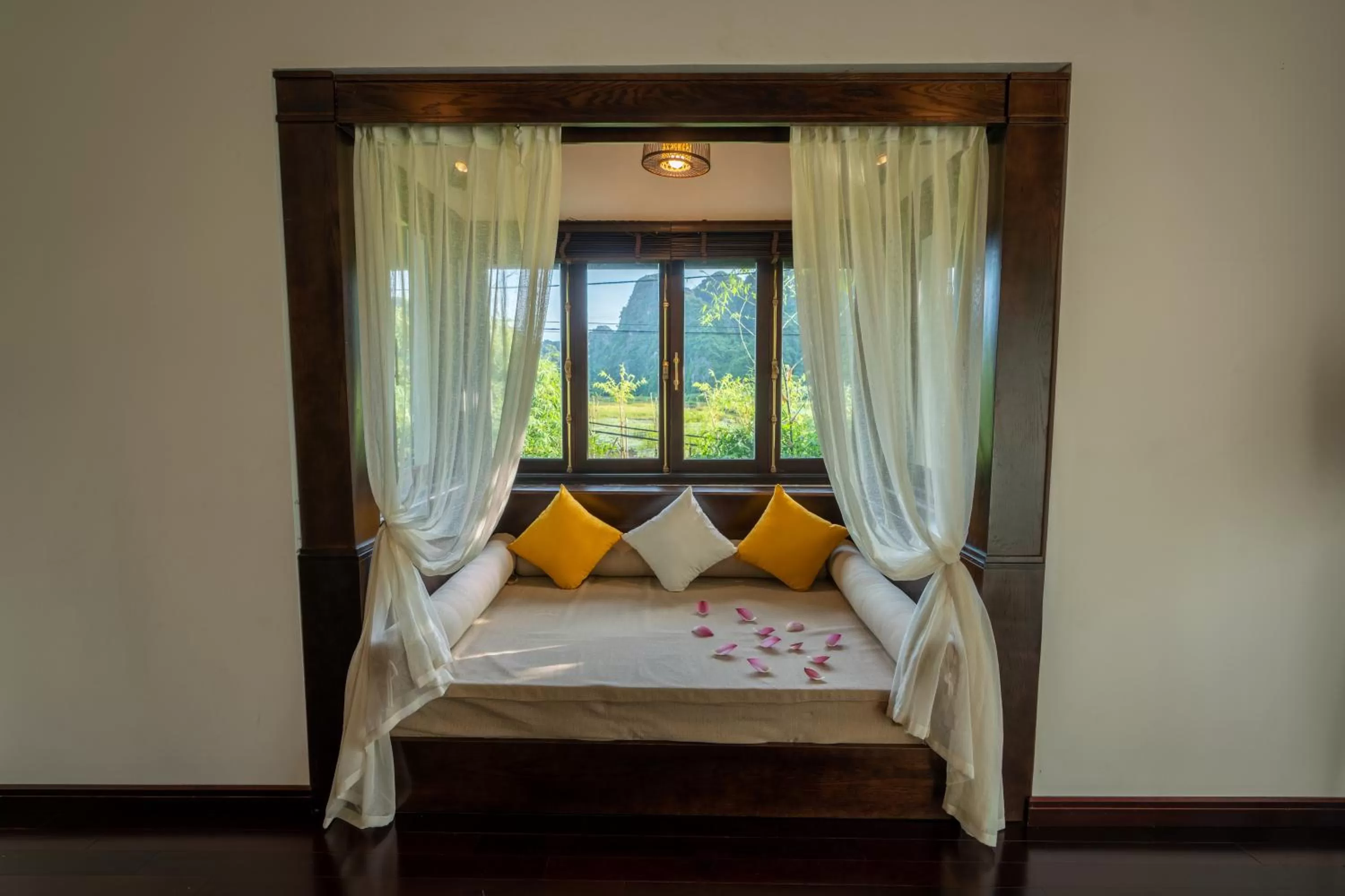 Seating area, Bed in Aravinda Resort Ninh Binh