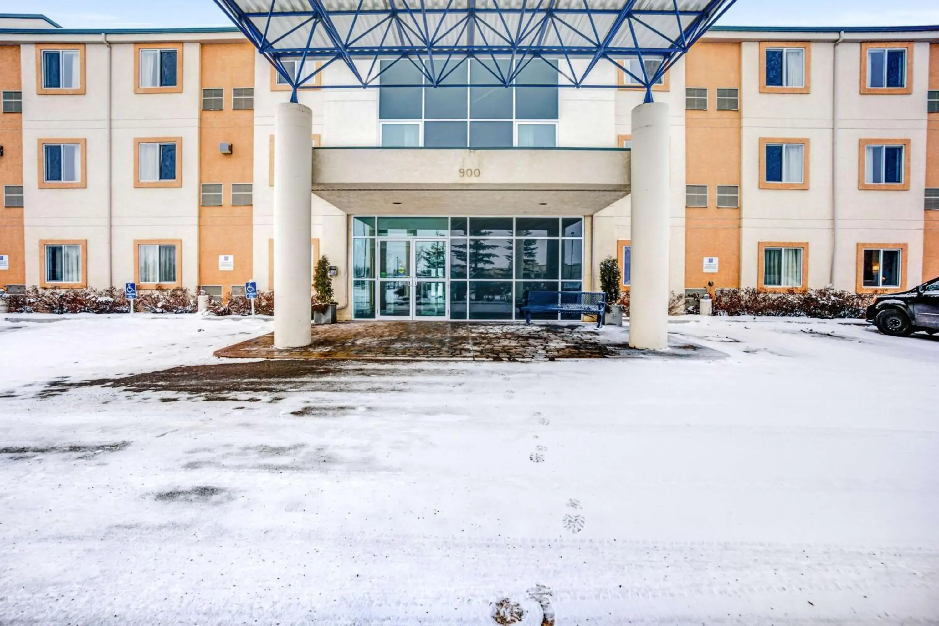 Property building in Motel 6-Red Deer, AB Property building in Motel 6-Red Deer, AB