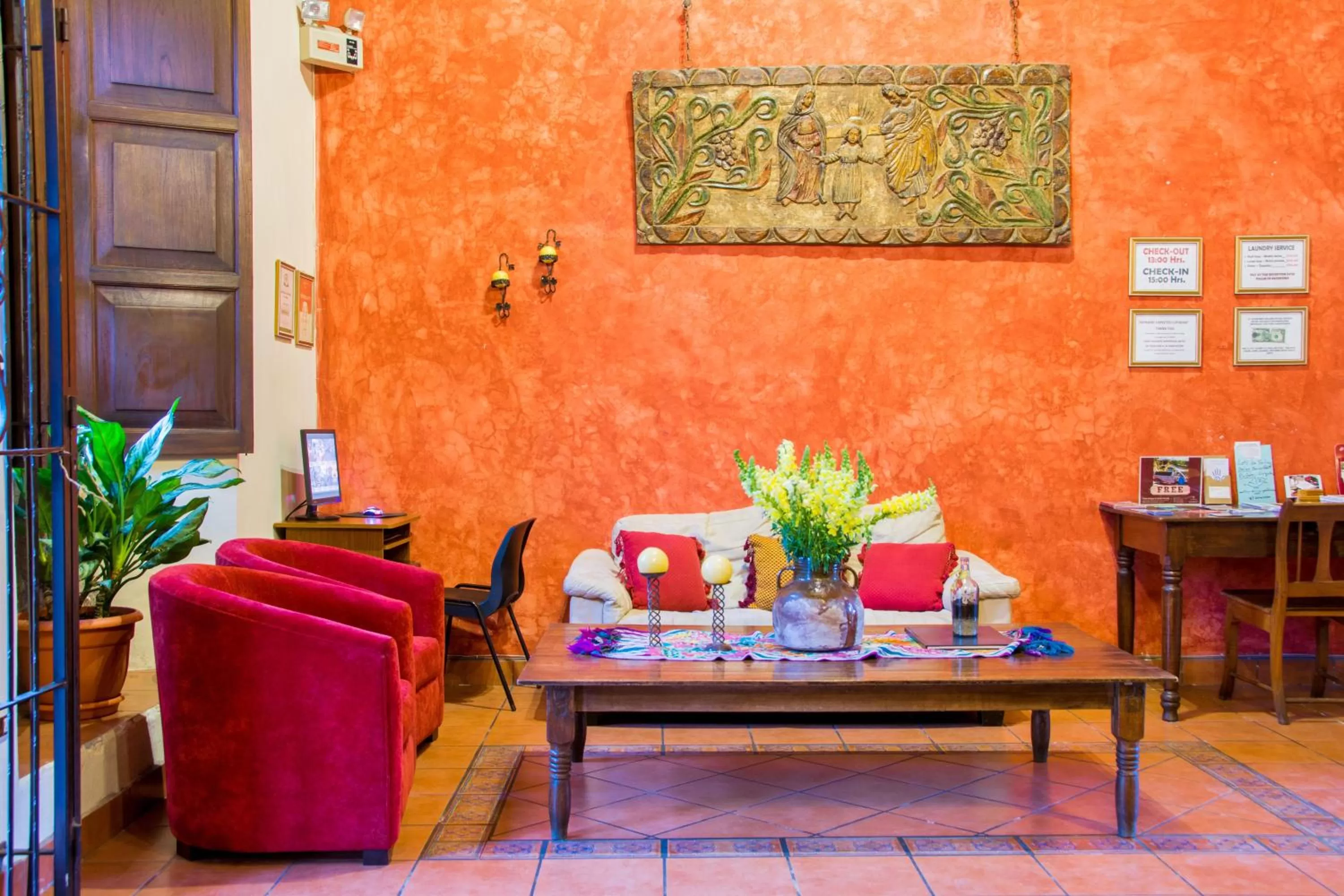 Communal lounge/ TV room in Hotel Meson del Valle by AHS