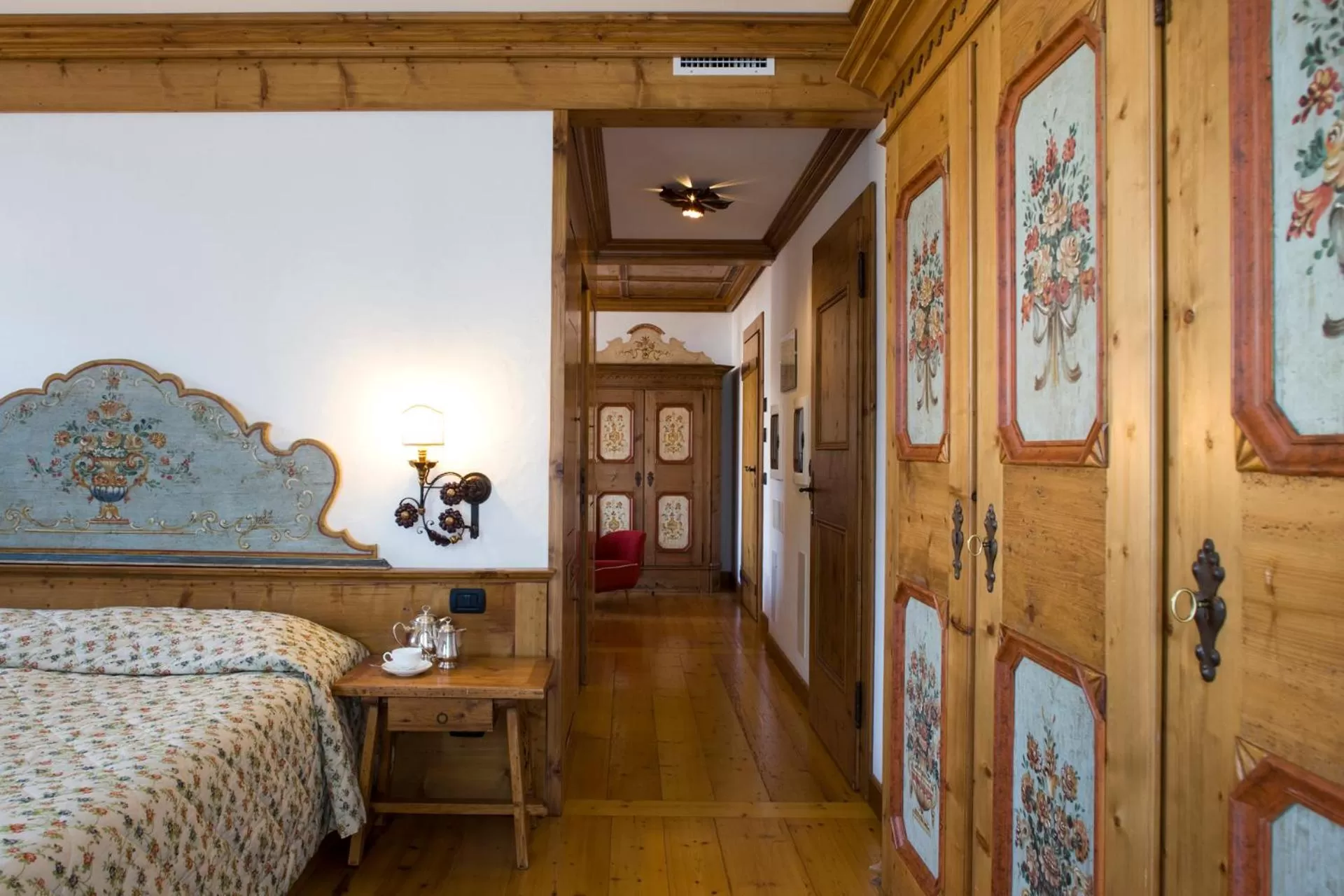 Photo of the whole room, Bed in Hotel Cortina