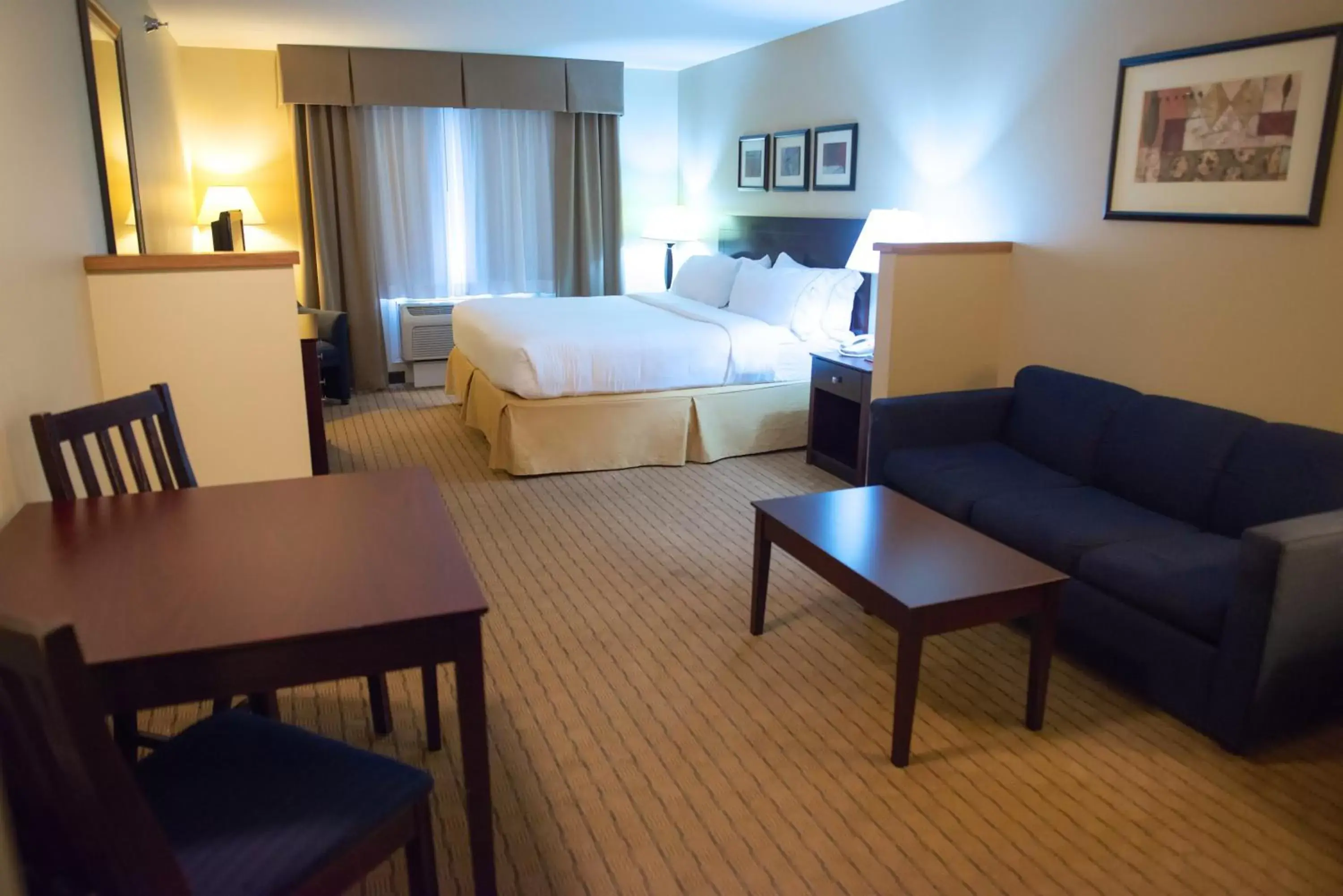 Photo of the whole room, Seating Area in Holiday Inn Express Devils Lake, an IHG Hotel