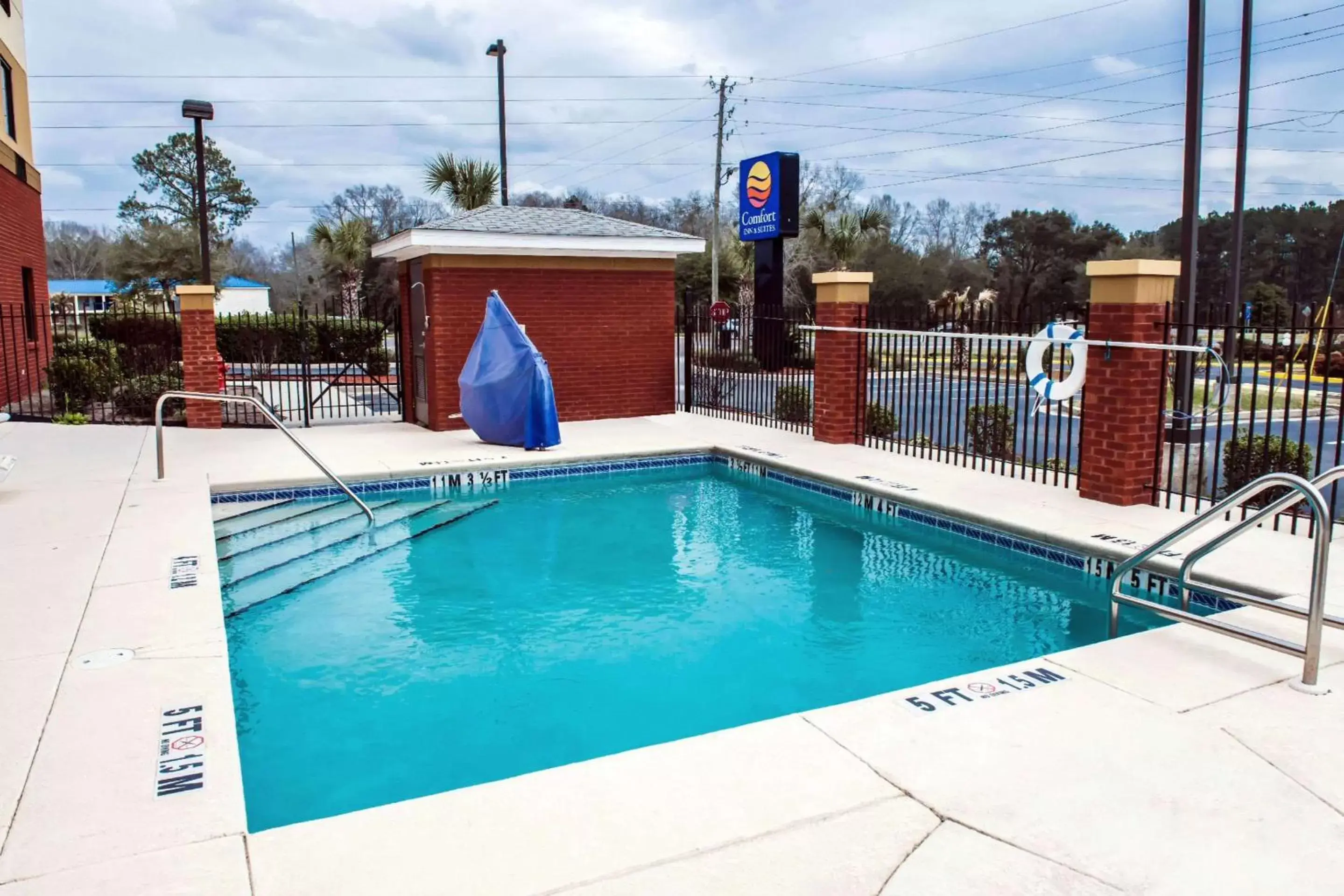 Swimming Pool in Comfort Inn & Suites Chipley I-10