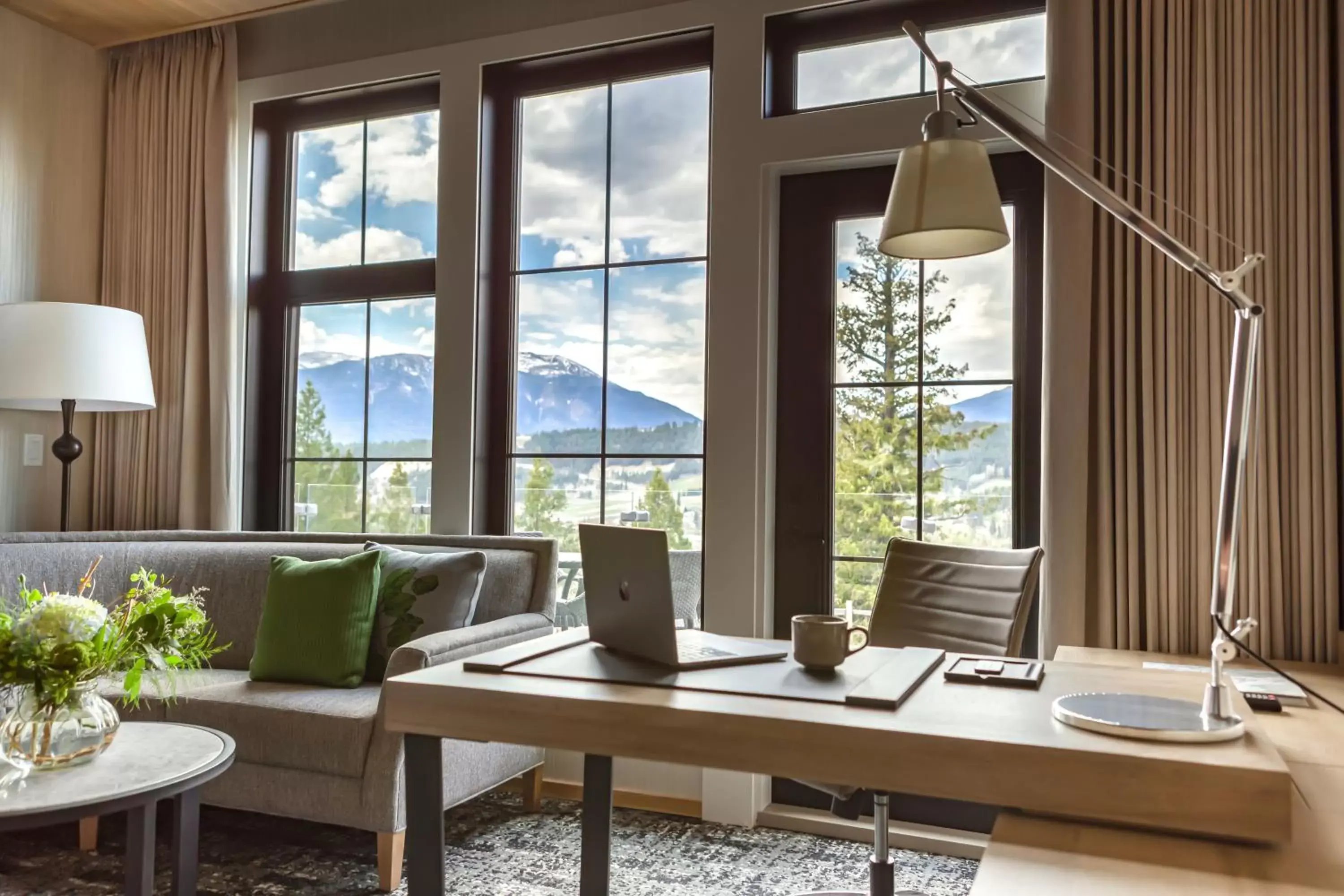 Living room in Headwaters Lodge at Eagle Ranch Resort