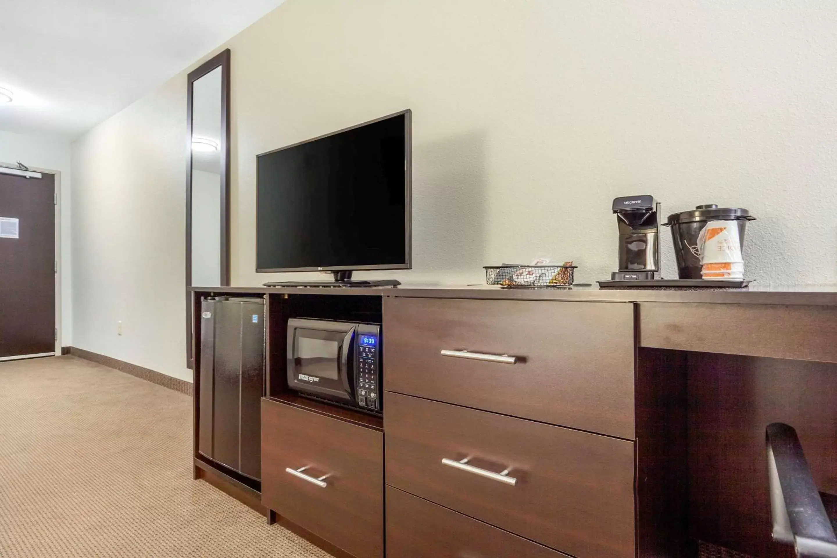Photo of the whole room, TV/Entertainment Center in Sleep Inn & Suites Lincoln University Area