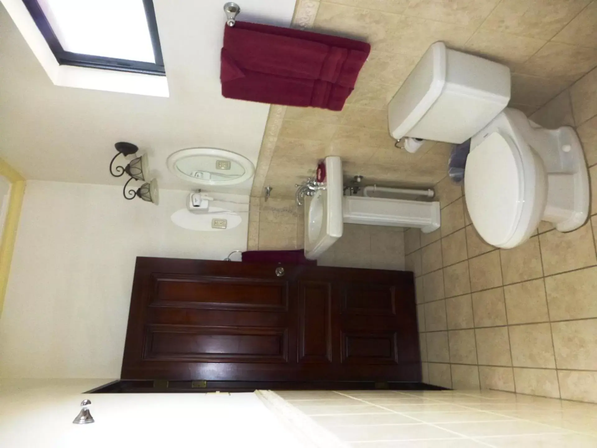 Bathroom in Hotel Santo Tomas / Historical Property