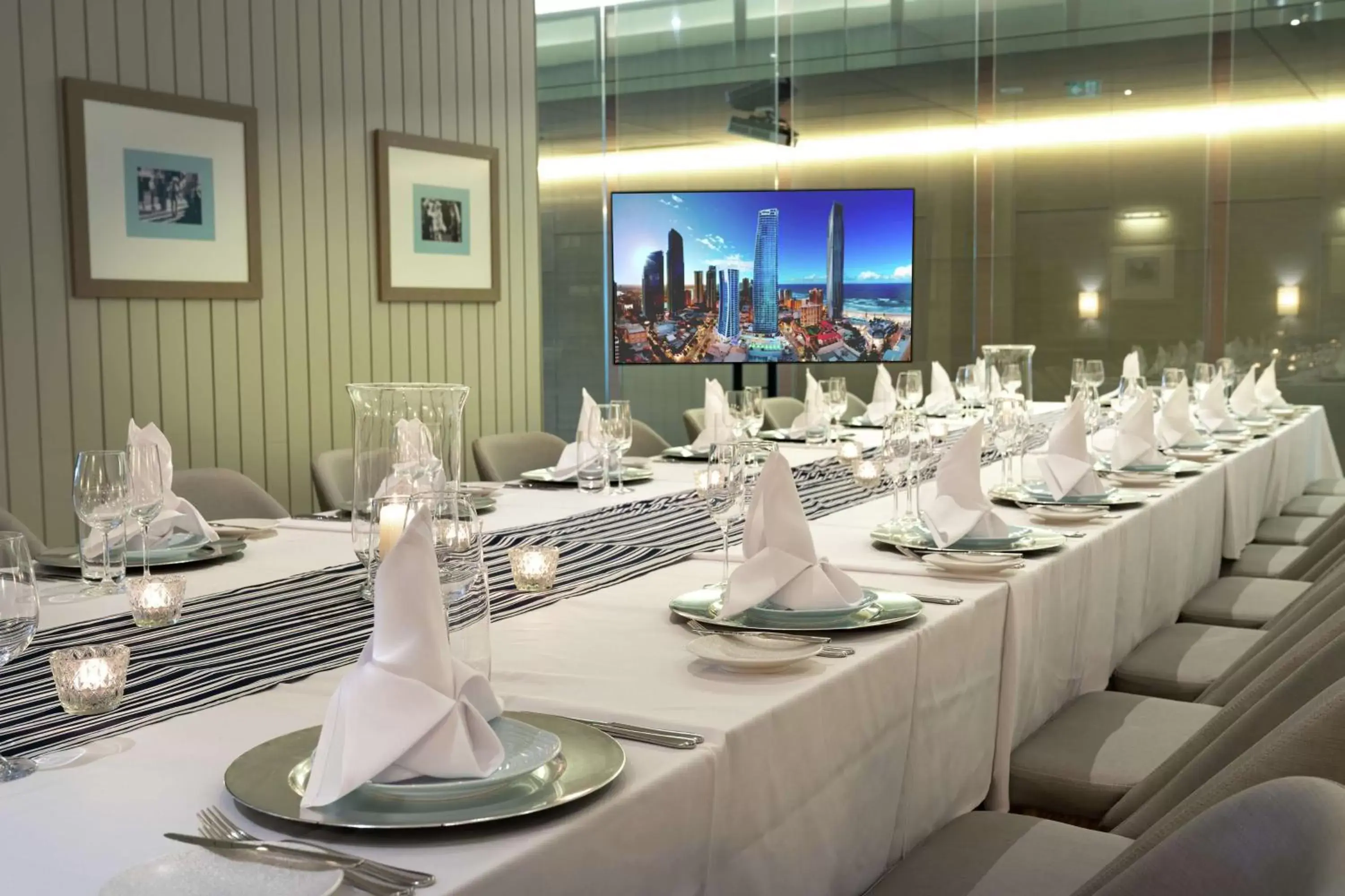 Restaurant/places to eat in Hilton Surfers Paradise Hotel & Residences Restaurant/places to eat in Hilton Surfers Paradise Hotel & Residences