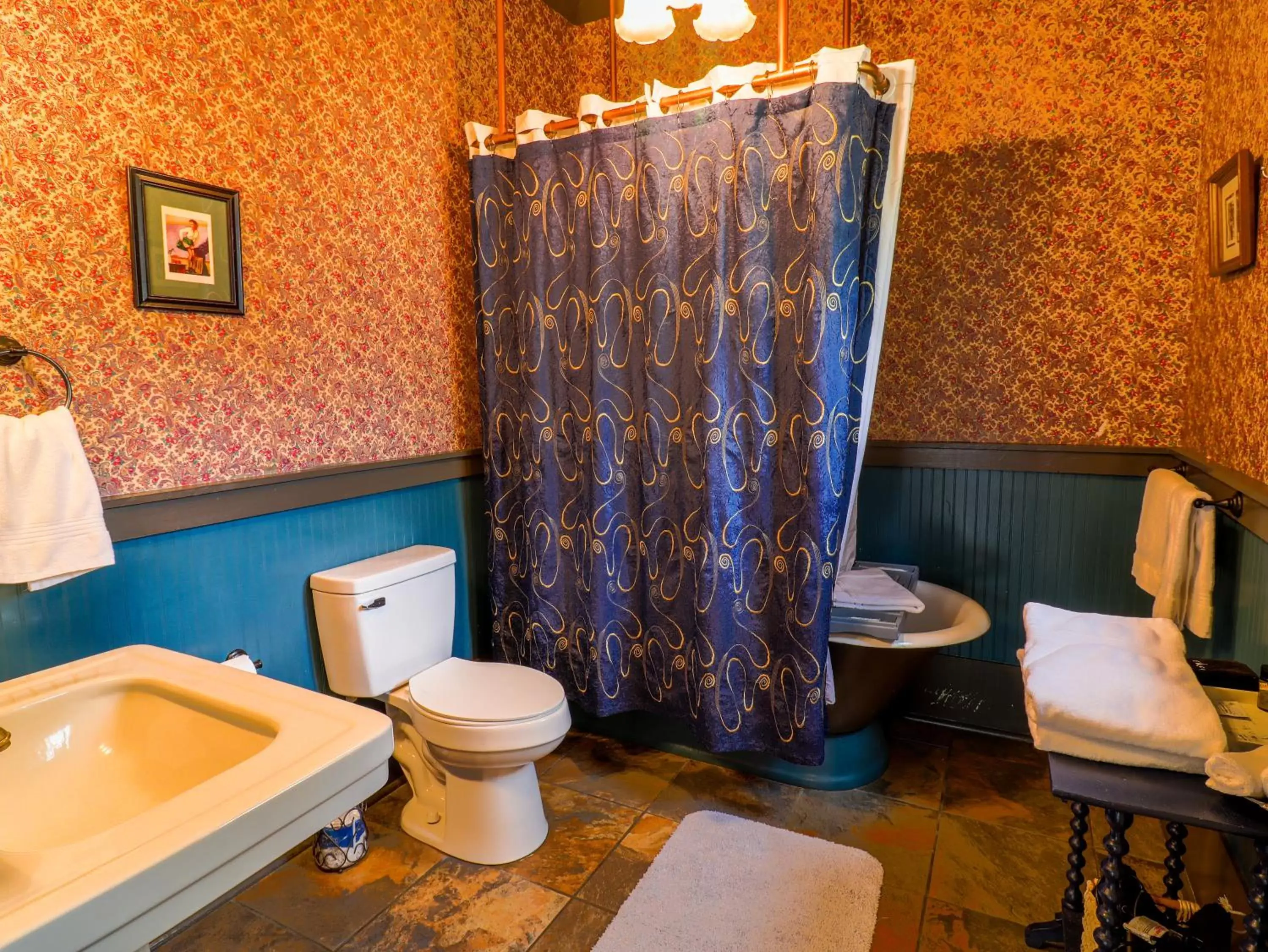 Bathroom in The Steamboat Inn