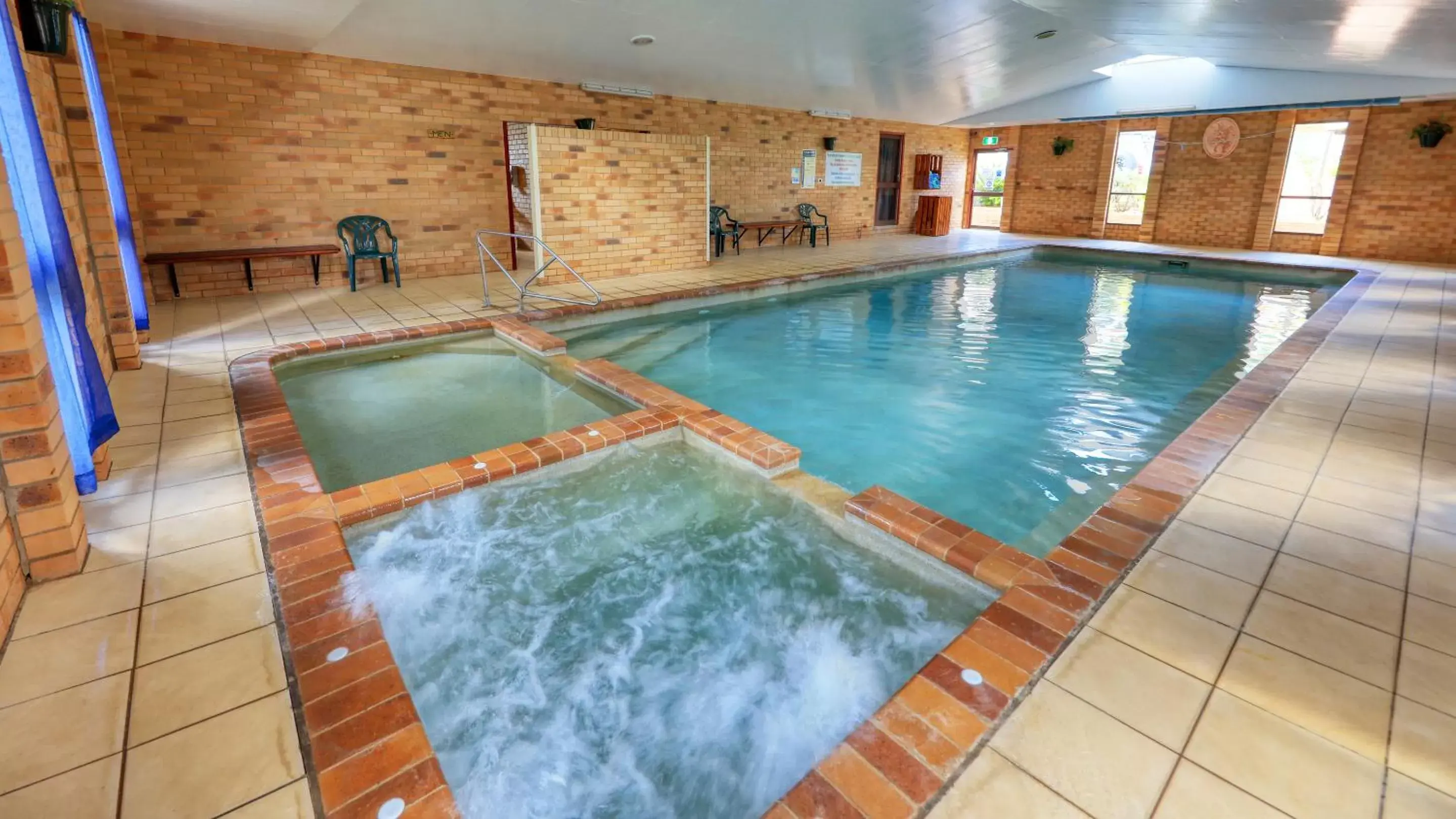 Spa and wellness centre/facilities, Swimming Pool in North Parkes Motel